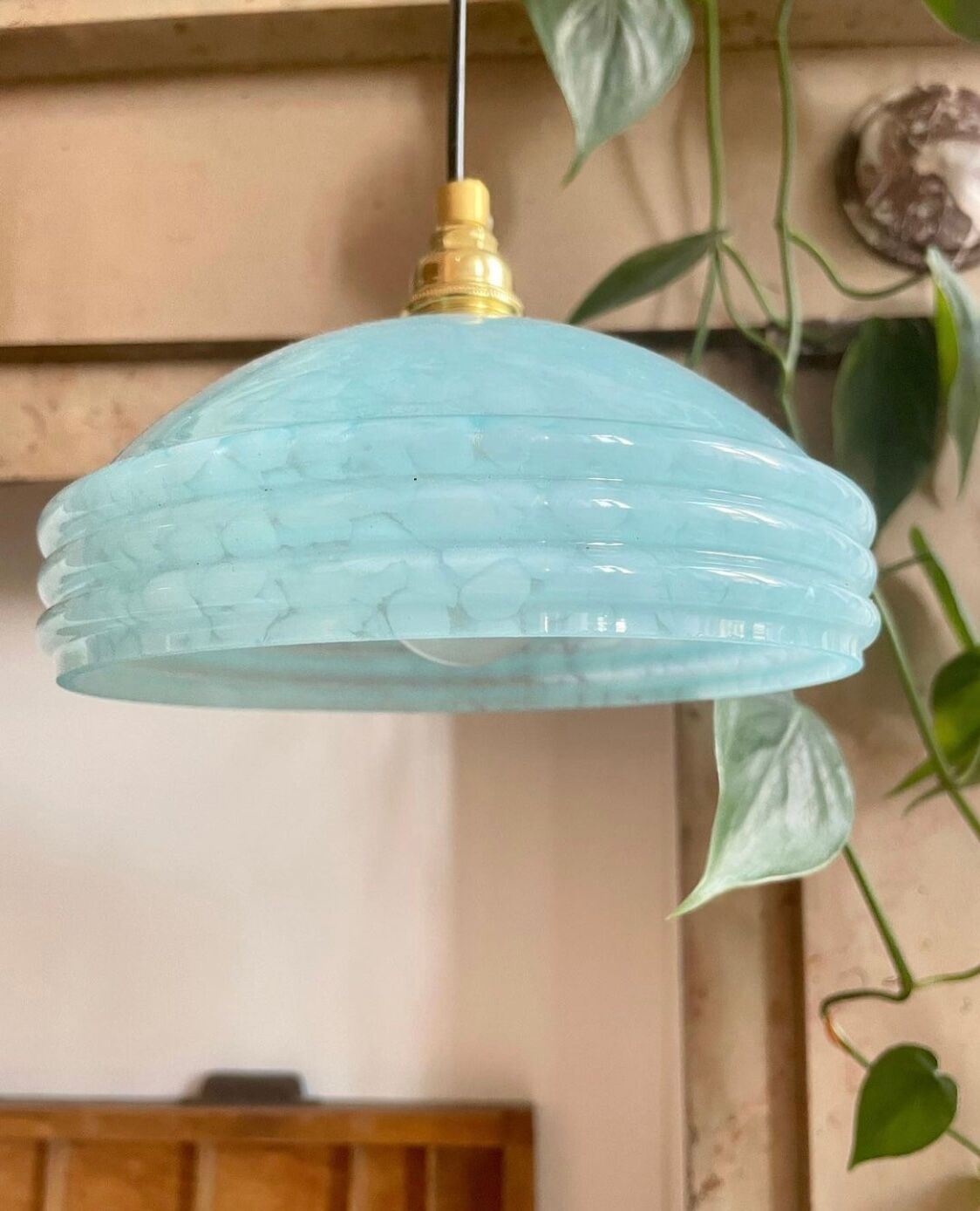 Blue suspension in clichy glass