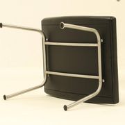Fauteuil et repose-pieds assorti – CH445 et CH446 – par Hans Wegner