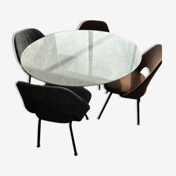 Knoll marble table and chair set by Eero Saarinen