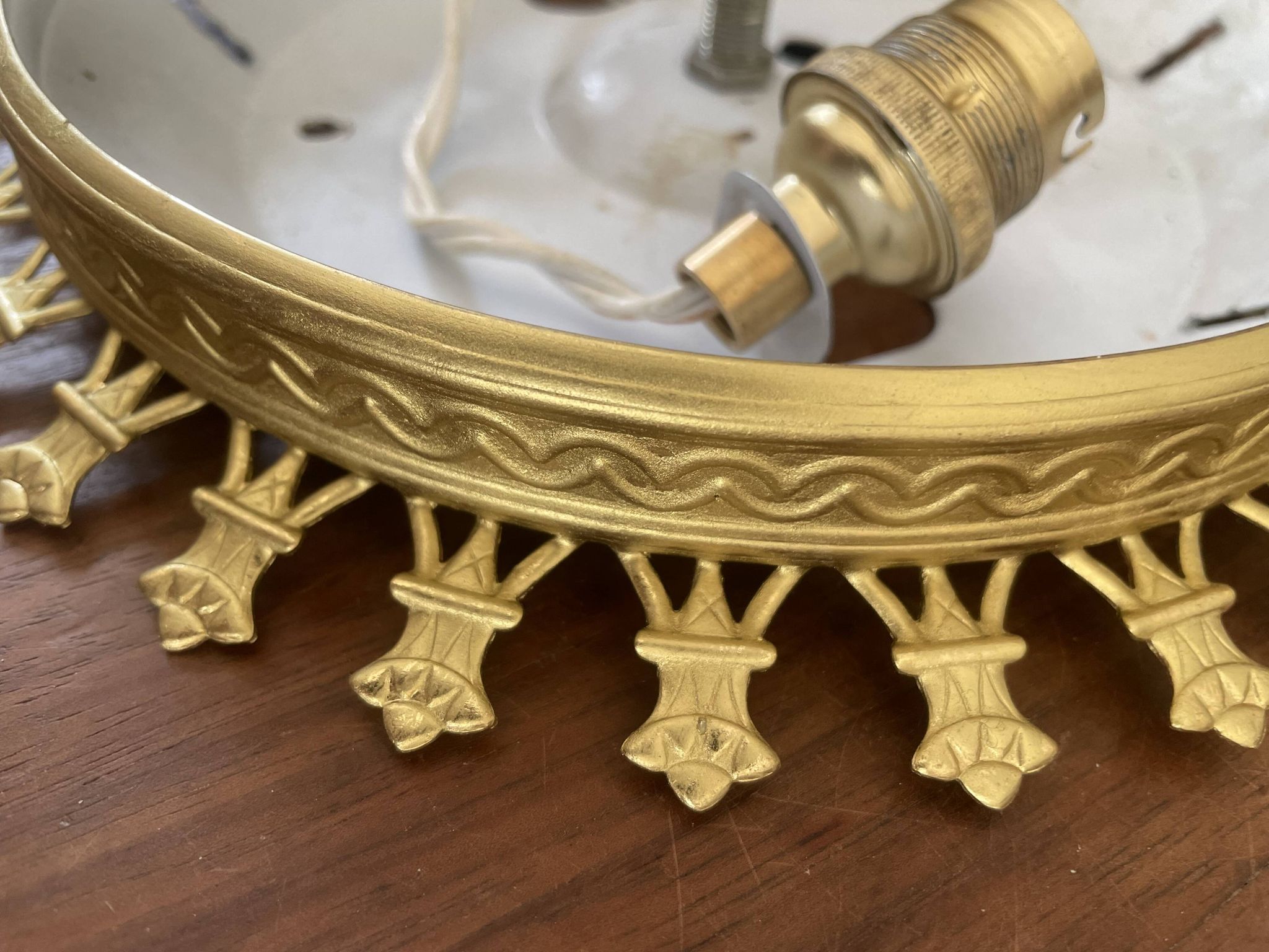 Plafonnier vintage verre taillé et métal doré