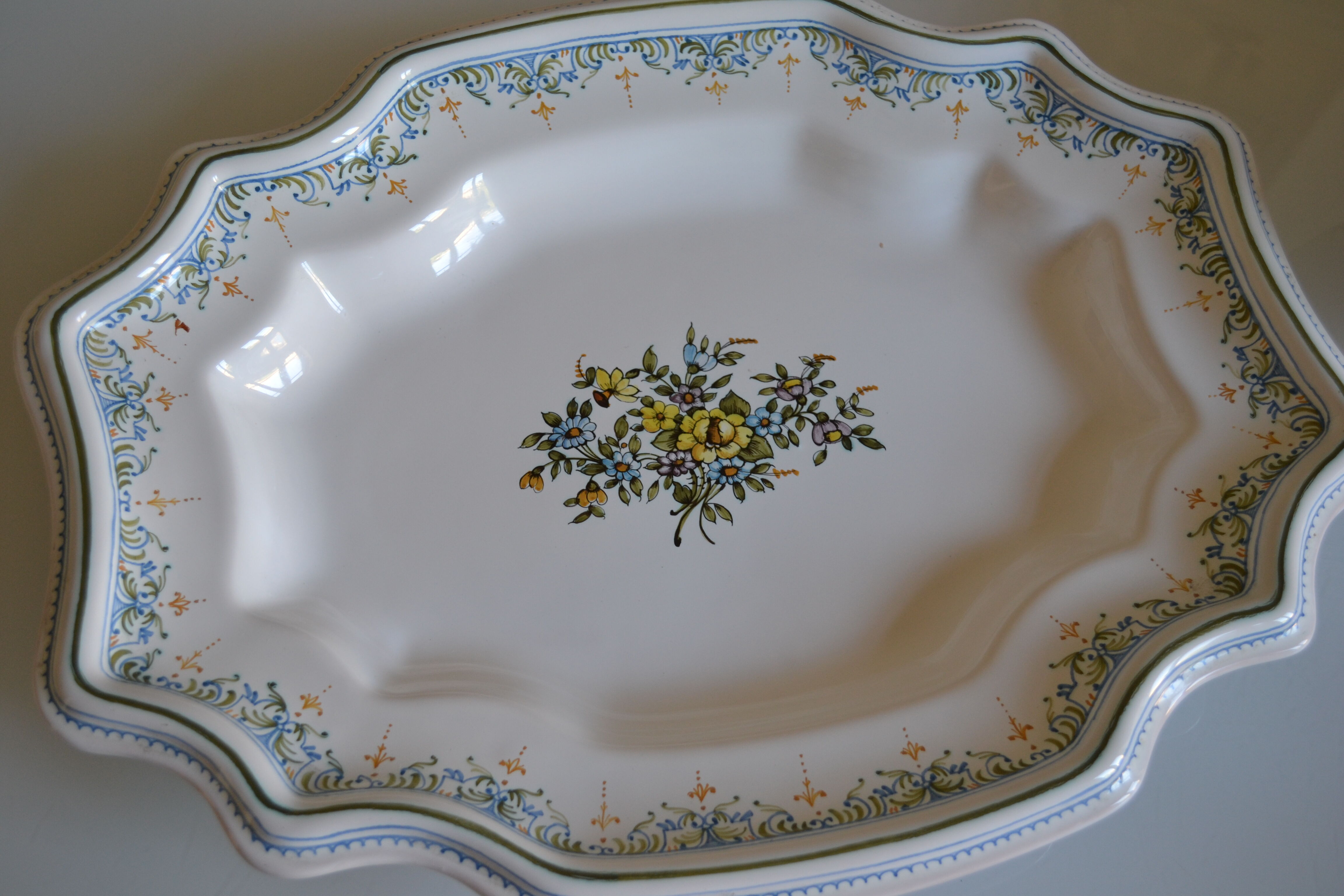 Tureen or vegetable dish in earthenware by Lallier in Moustiers