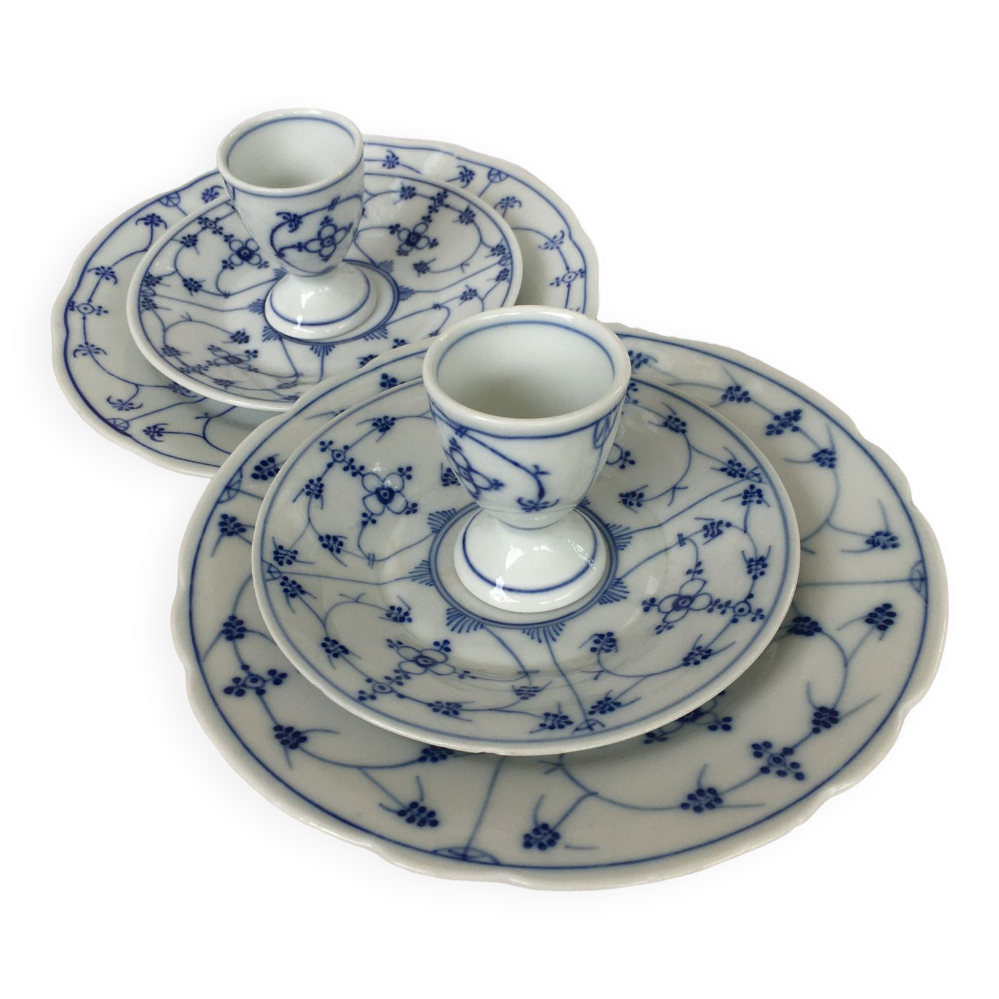 Breakfast coquetiers and porcelain plates