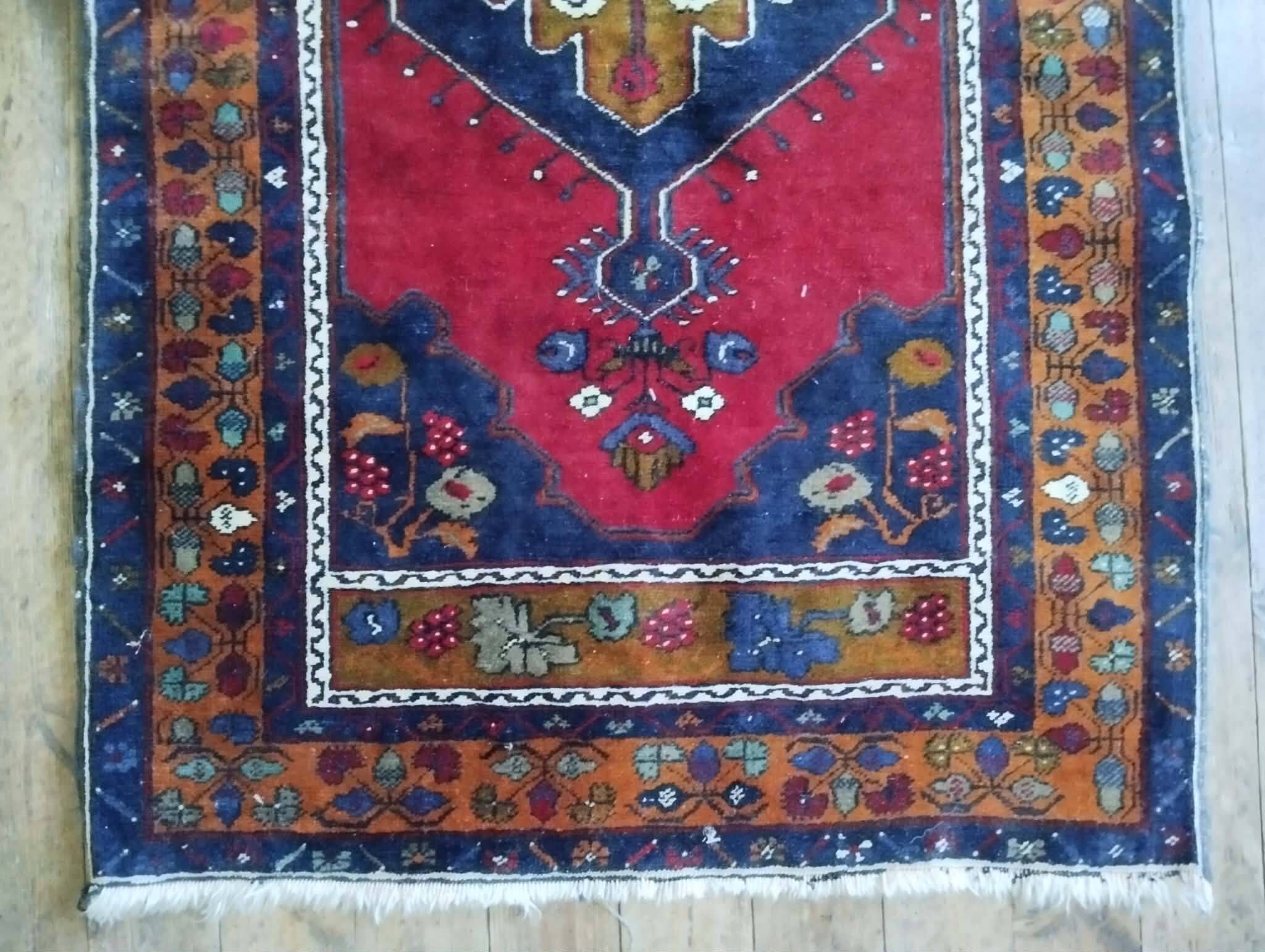 Handmade Anatolian carpet Yahyahli 187x100cm