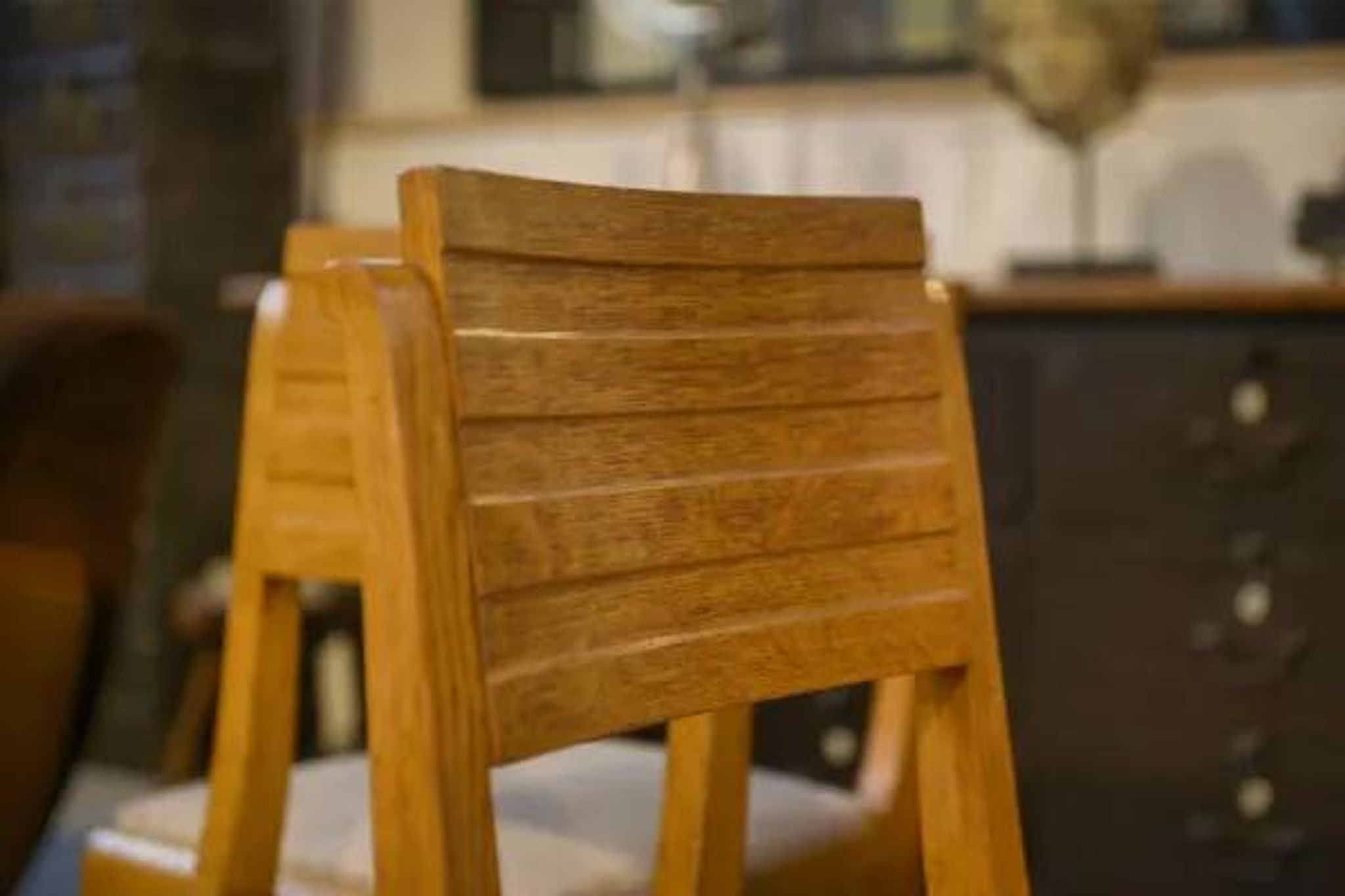 Ensemble de 6 chaises en chêne par Gaston Poisson 1940’s