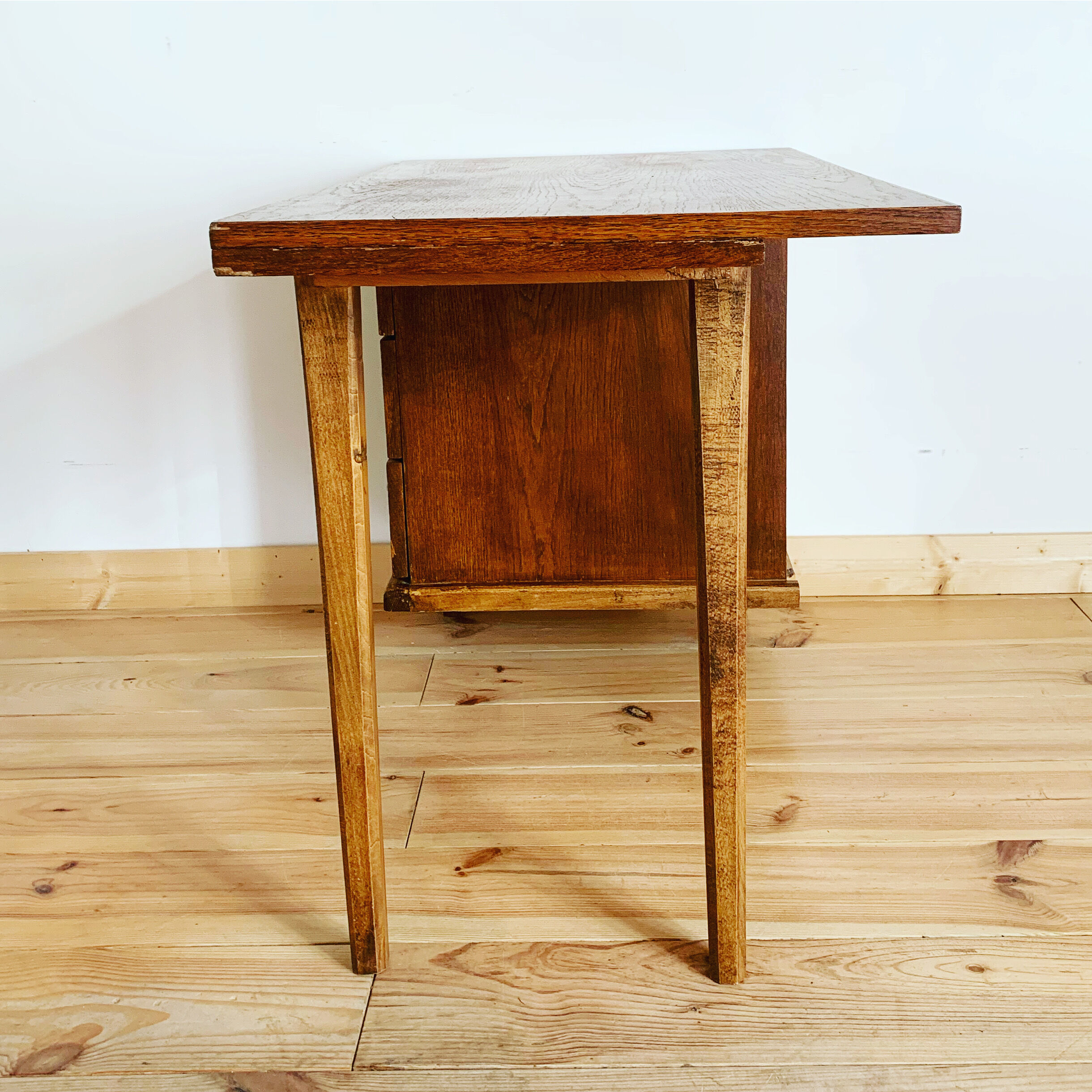 Asymmetrical vintage desk