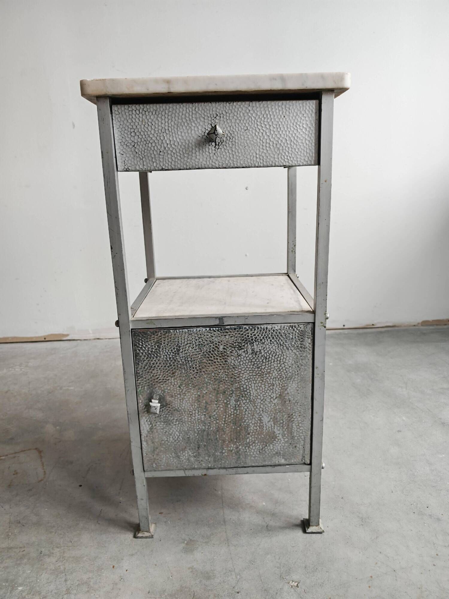 Secessionist furniture in marble and nickel-plated brass