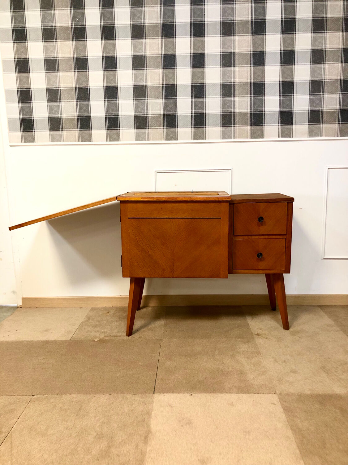 Scandinavian storage unit