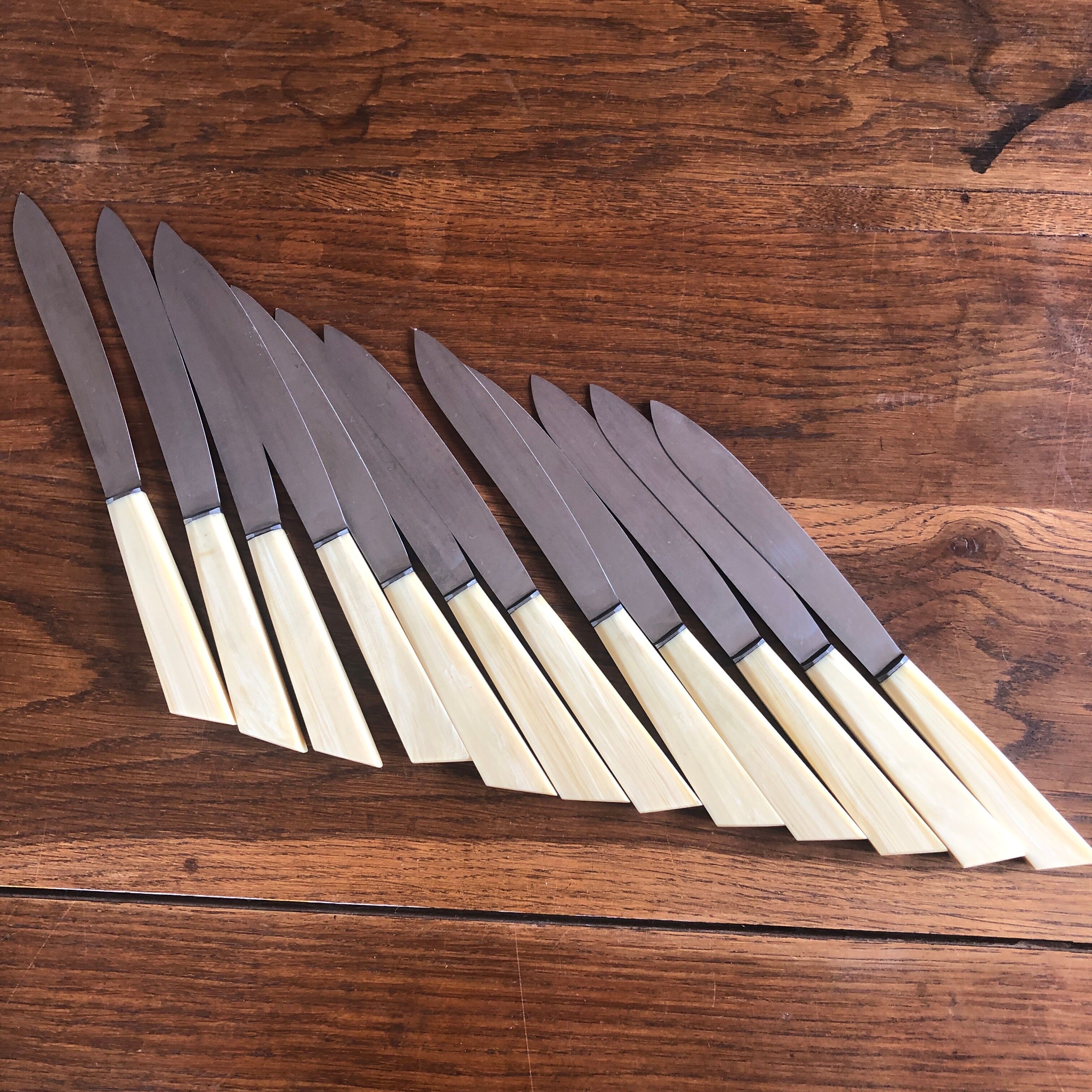 12 art deco knives