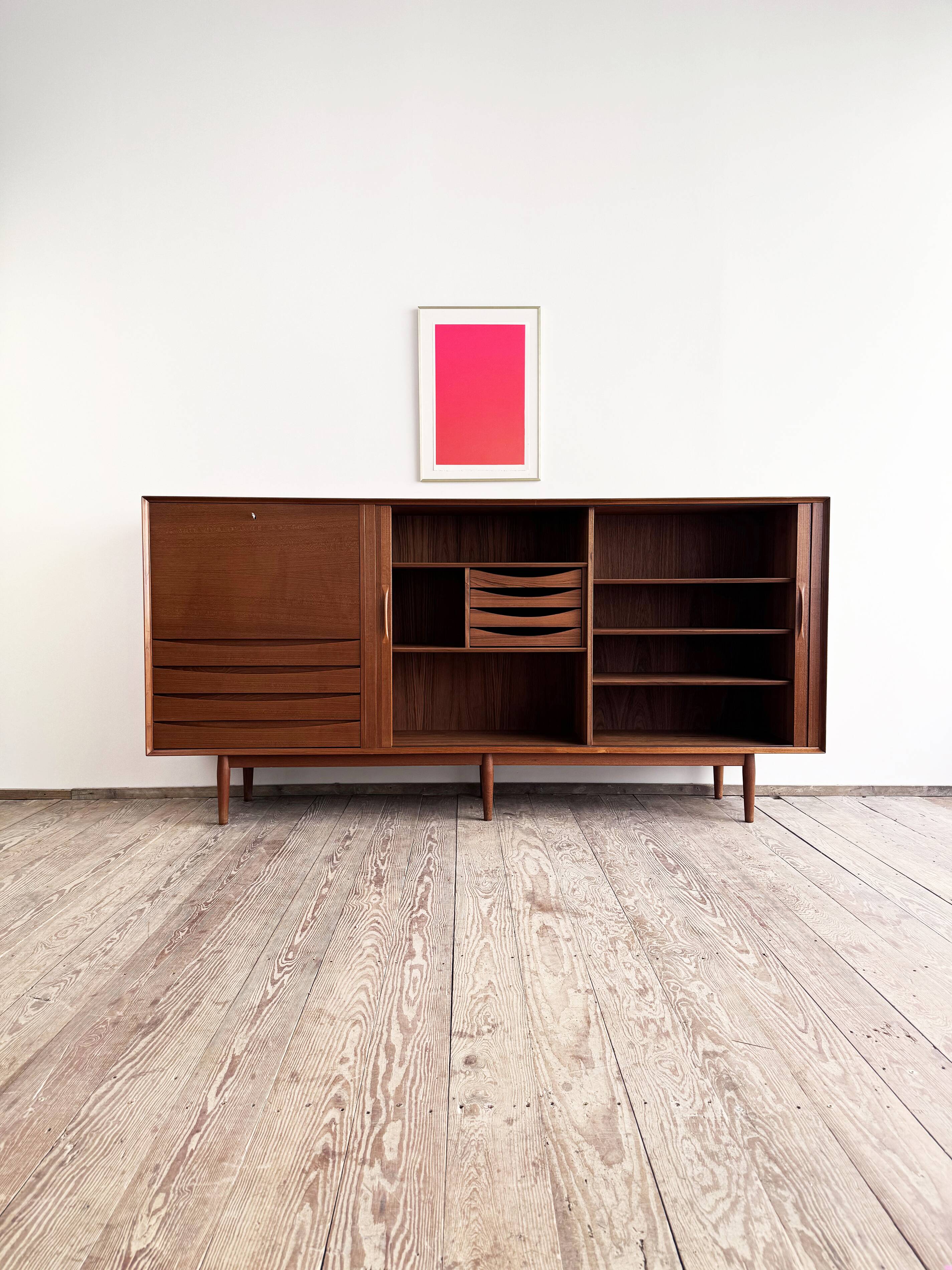 Grand Buffet Mid-Century Moderne en Teck avec Portes Tambour par Arne Vodder pour Sibast, Danemark