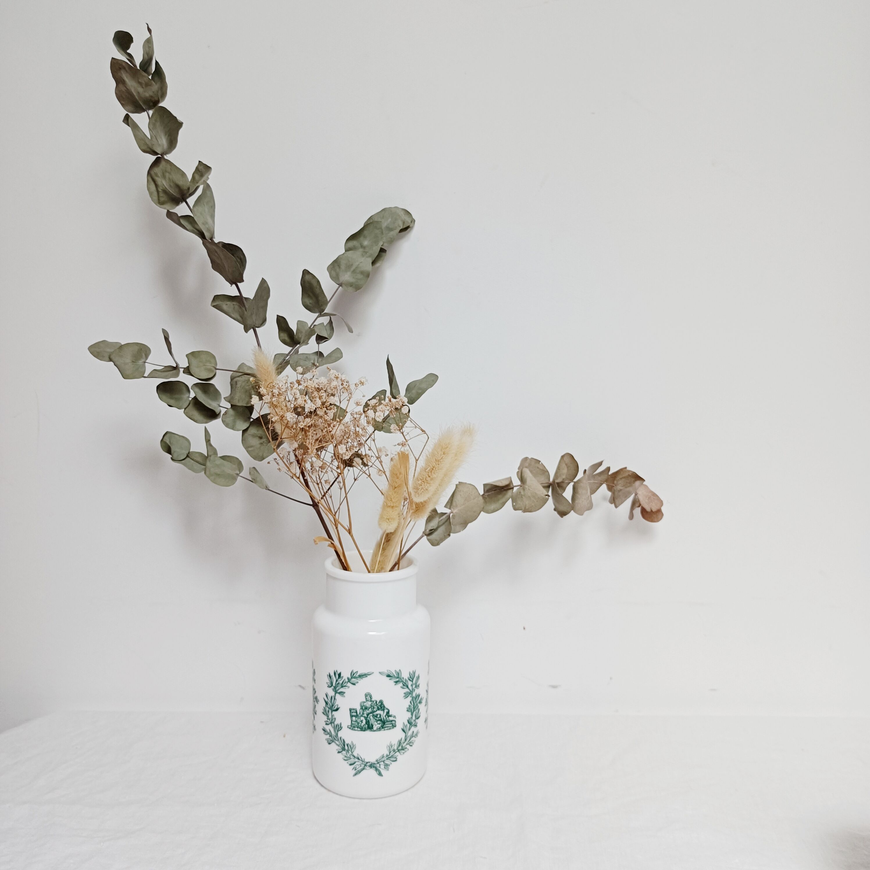 Set of 3 opaline apothecary pots