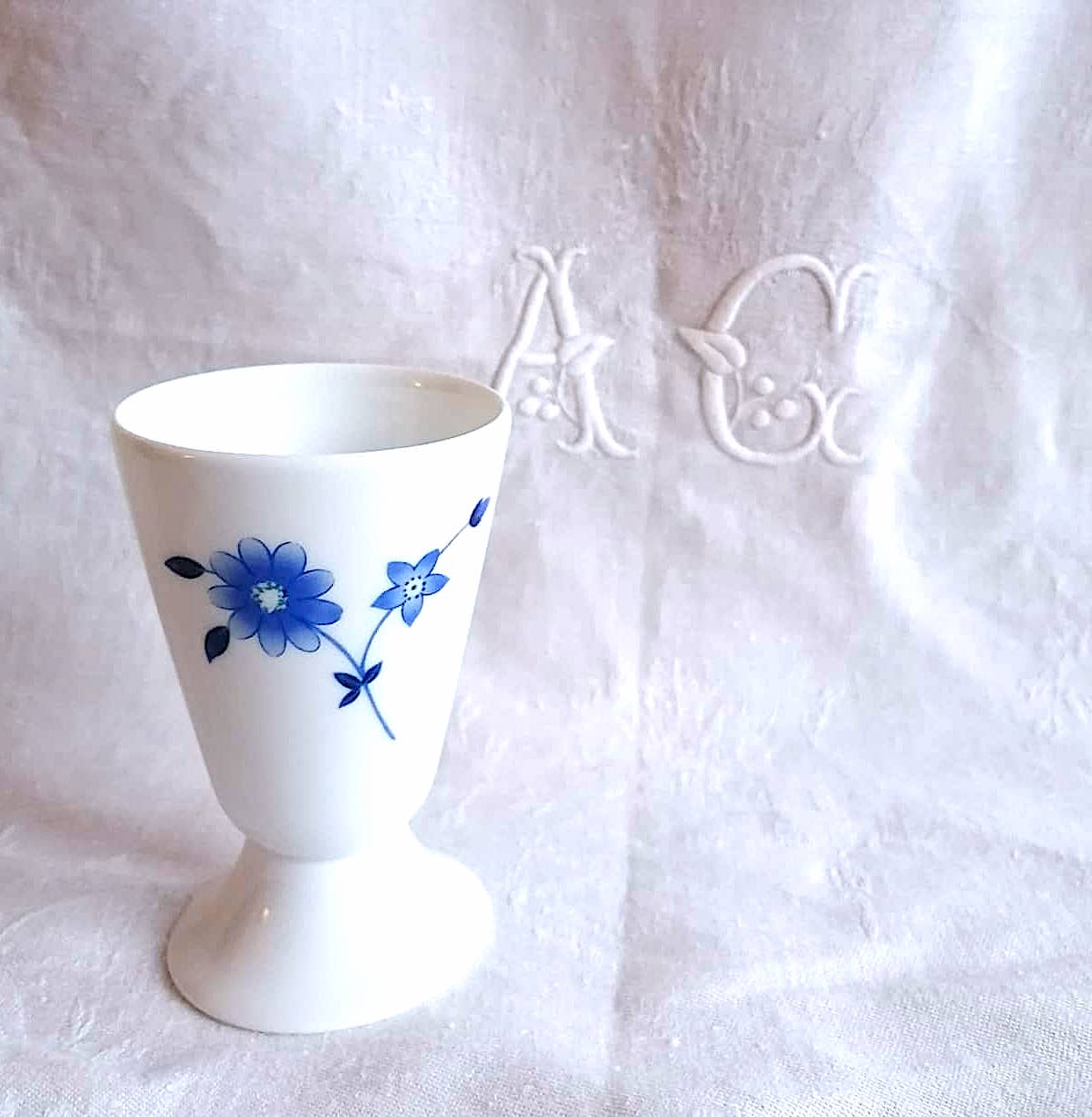 Mazagran en porcelaine de Limoges aux fleurs B.S Digne