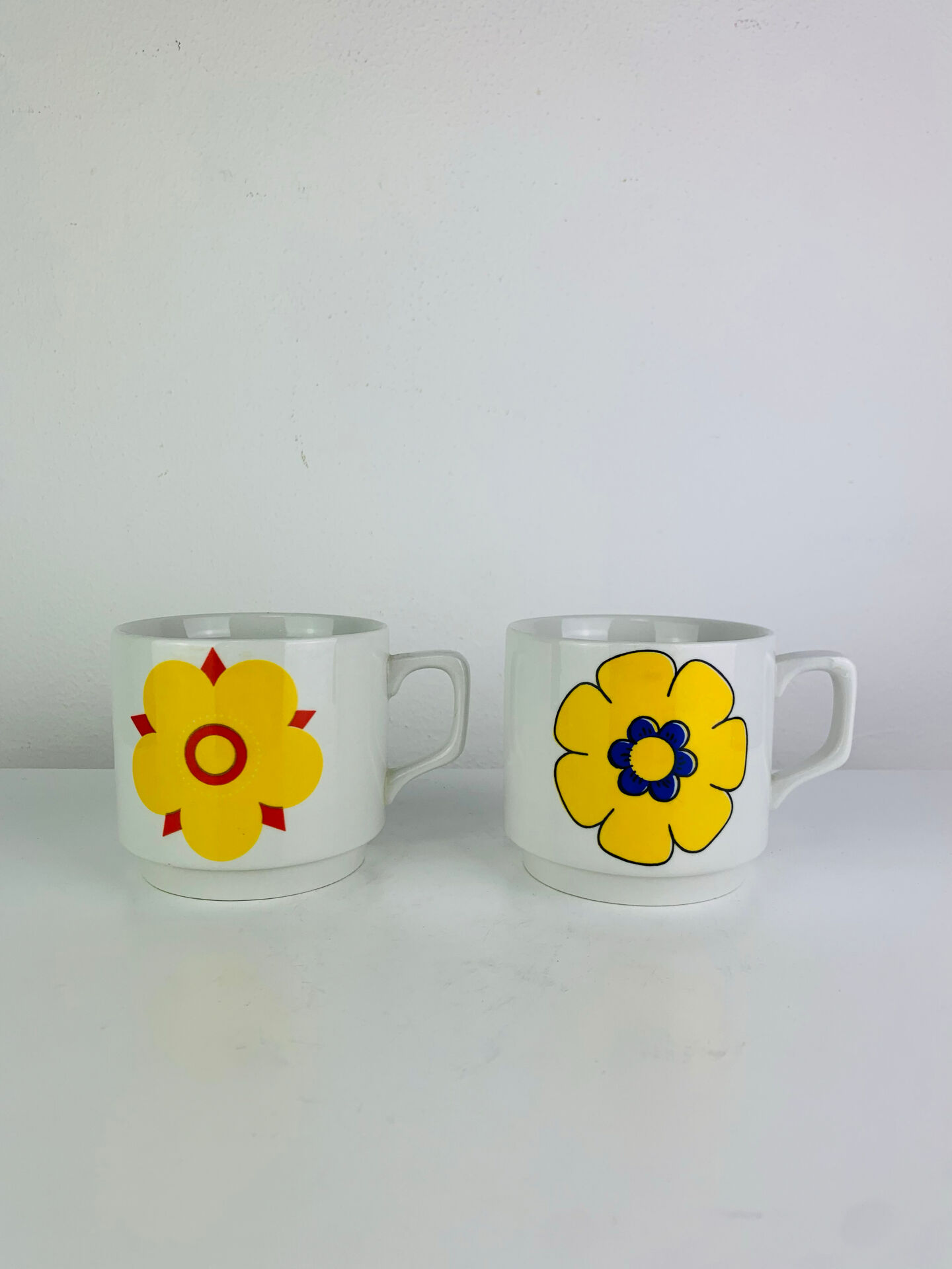 2 porcelain cups Tognana Italy seventies, flowers