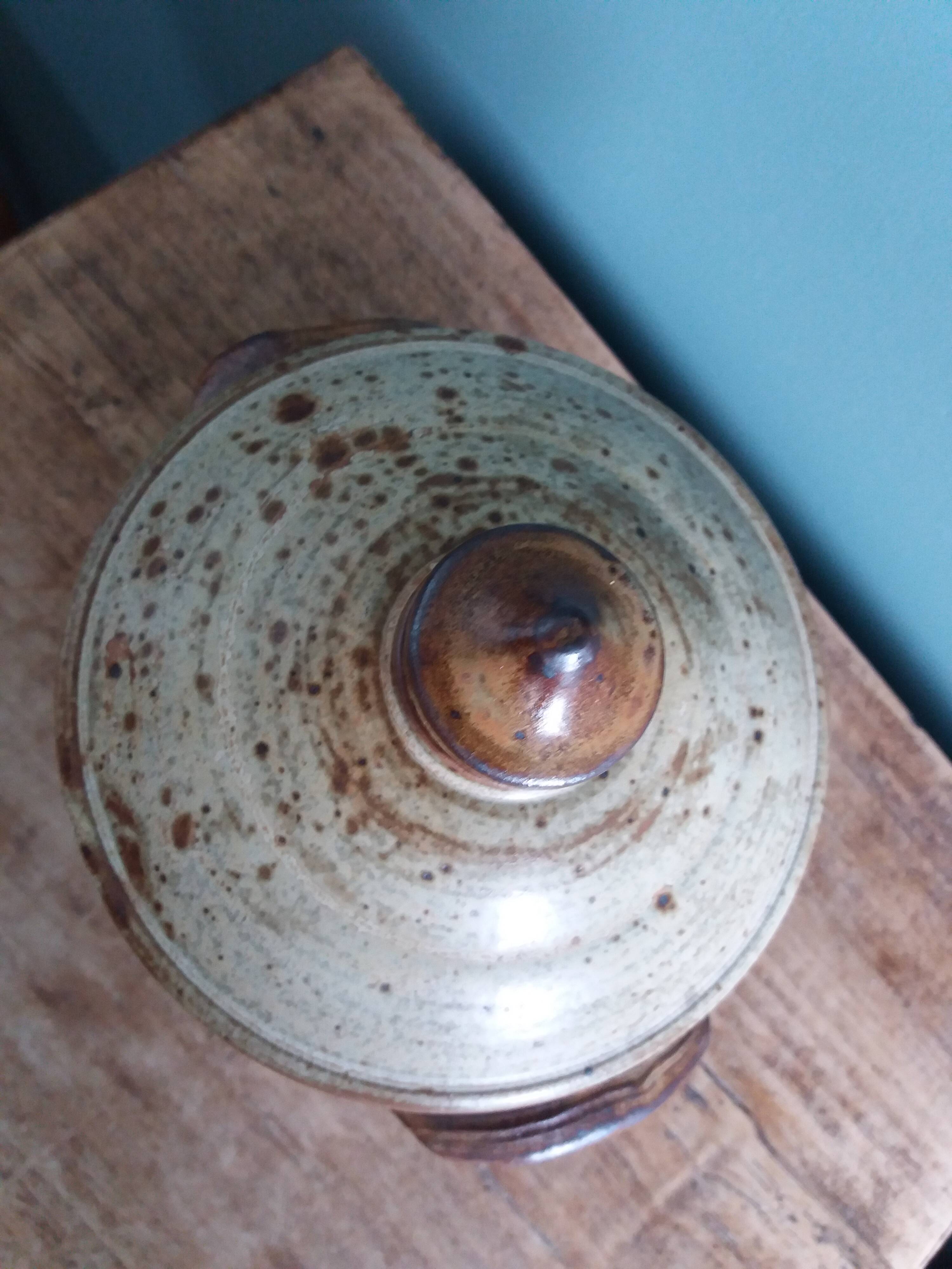 Covered sugar bowl in Puisaye stoneware signed Jean-Pierre Prud'homme