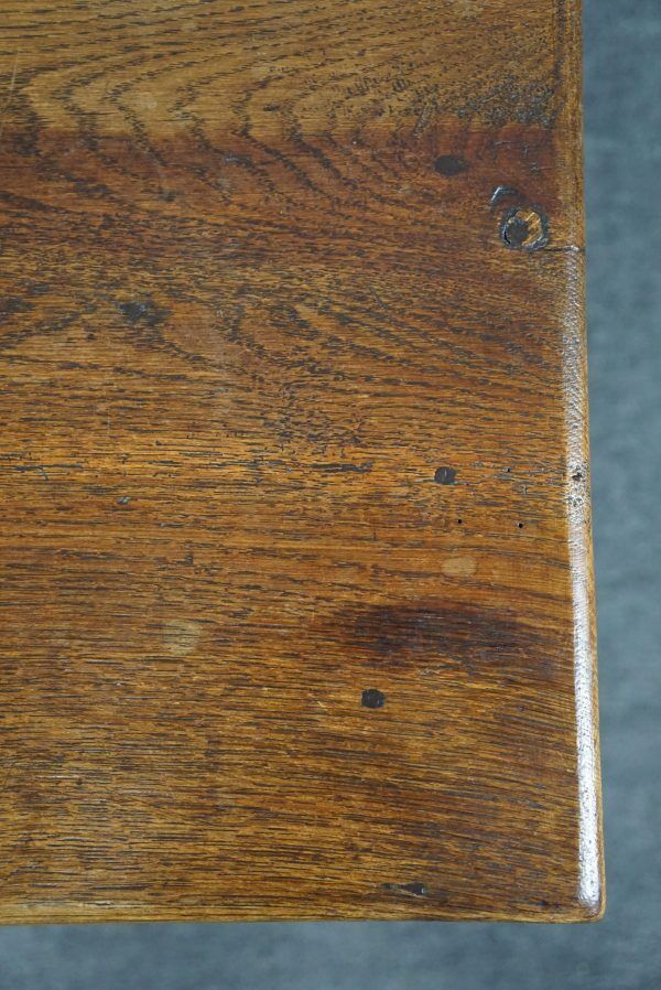 Antique oak chest of drawers with 4 drawers