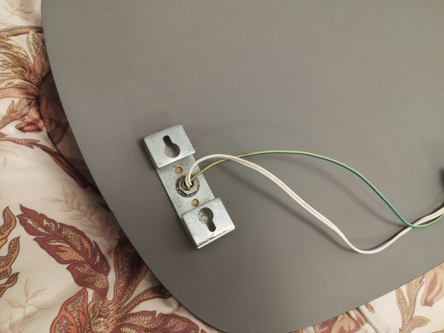 Miroir avec deux appliques en verre fumé attribué à Lupi