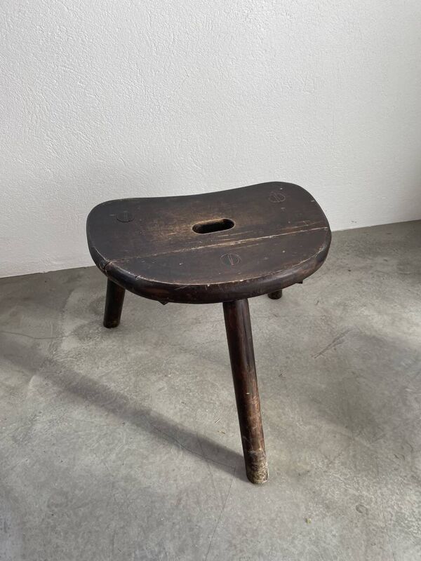 Tabouret tripode de berger chêne brutaliste