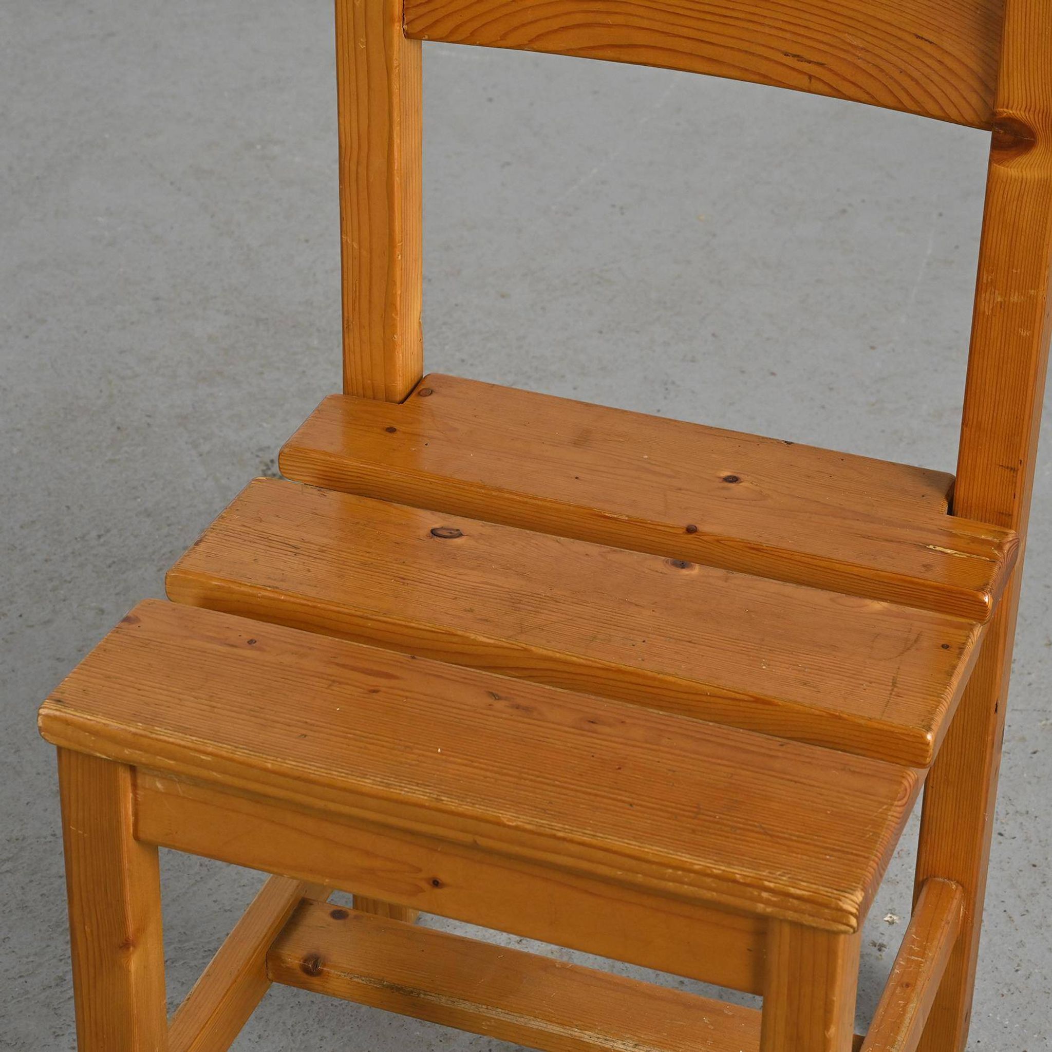 Suite de quatre chaises Maison Regain, circa 1970