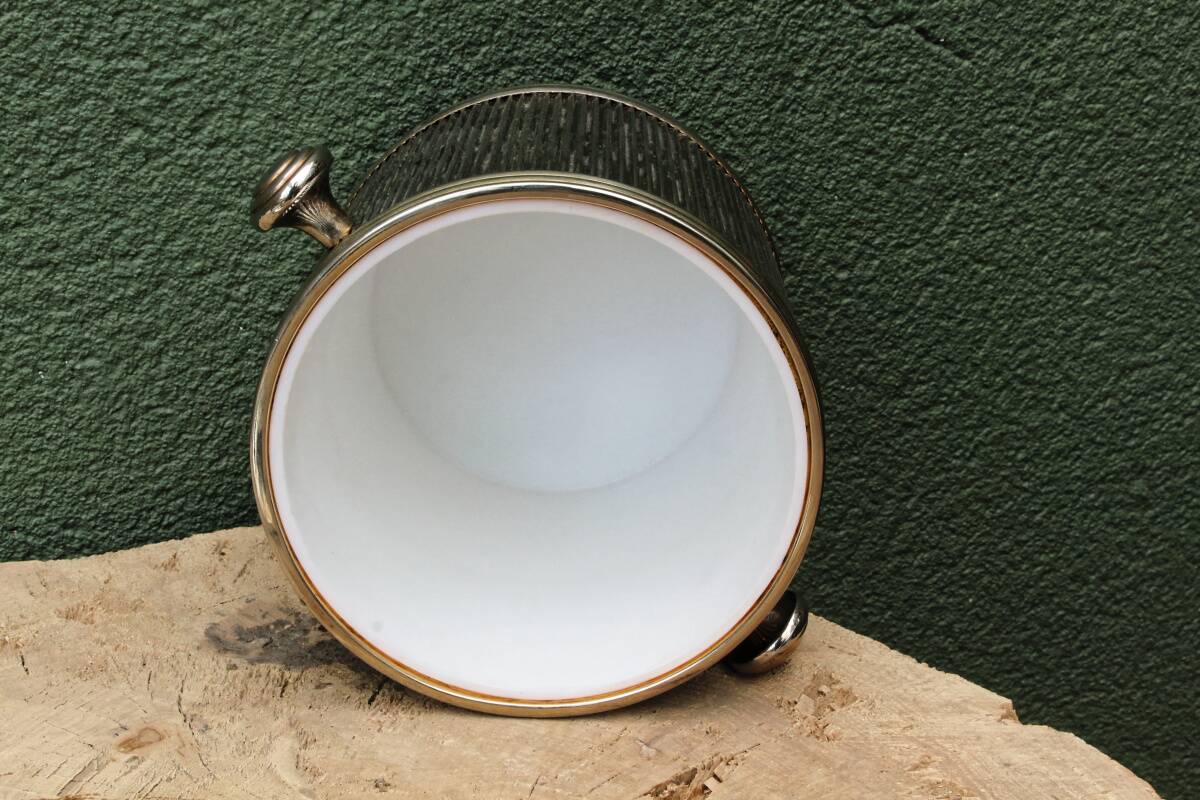 Silver-plated metal ice bucket, vintage 1970s.