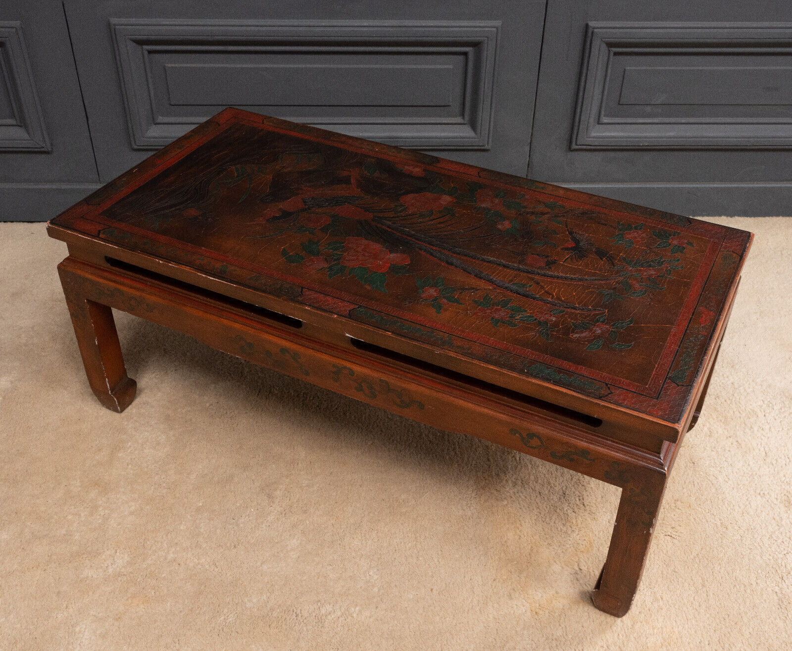 Chinese coffee table lacquer red background naturalistic décor twentieth