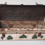 Ancienne boite tribale en métal martelé