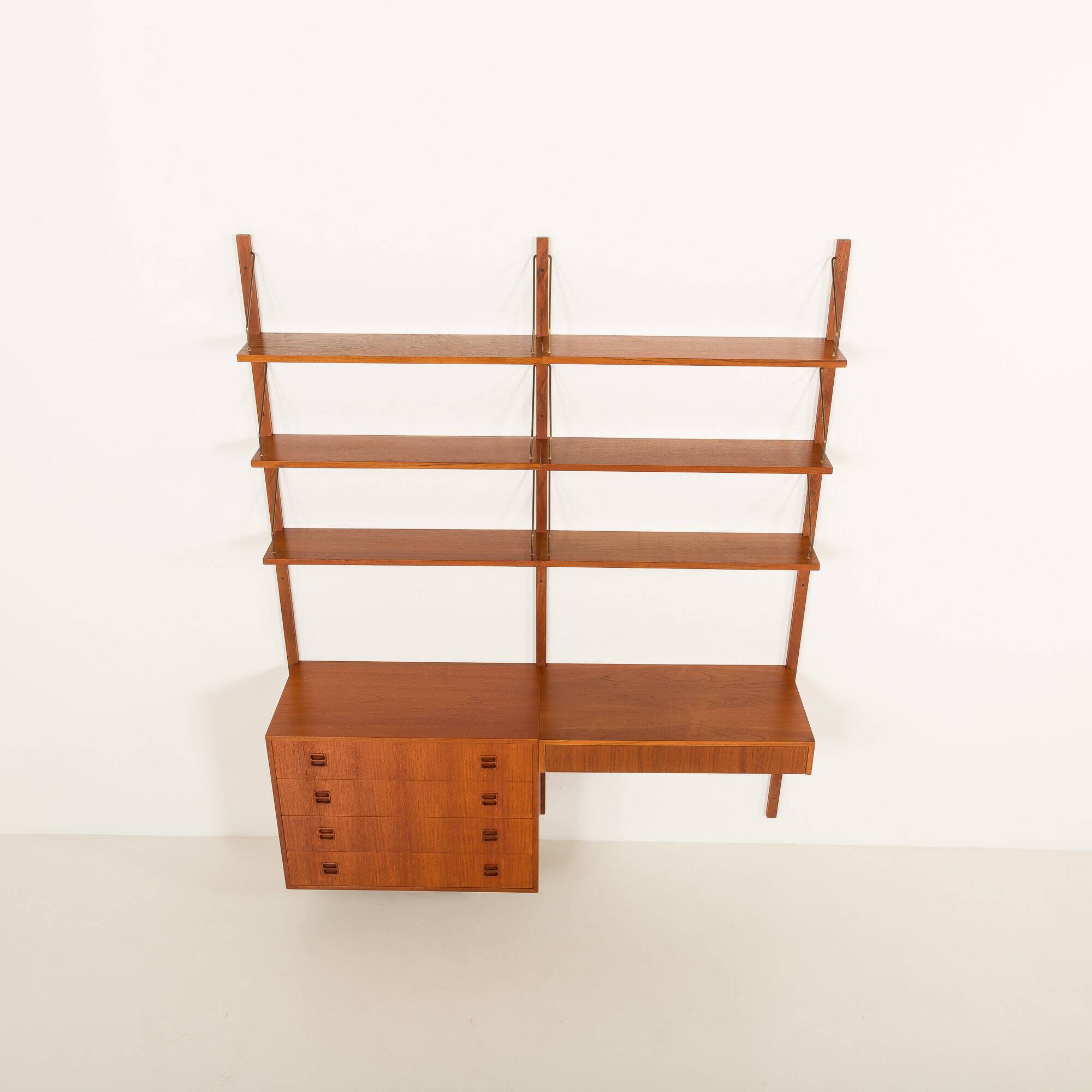 Un ensemble mural en teck scandinave avec un bureau, années 1970.