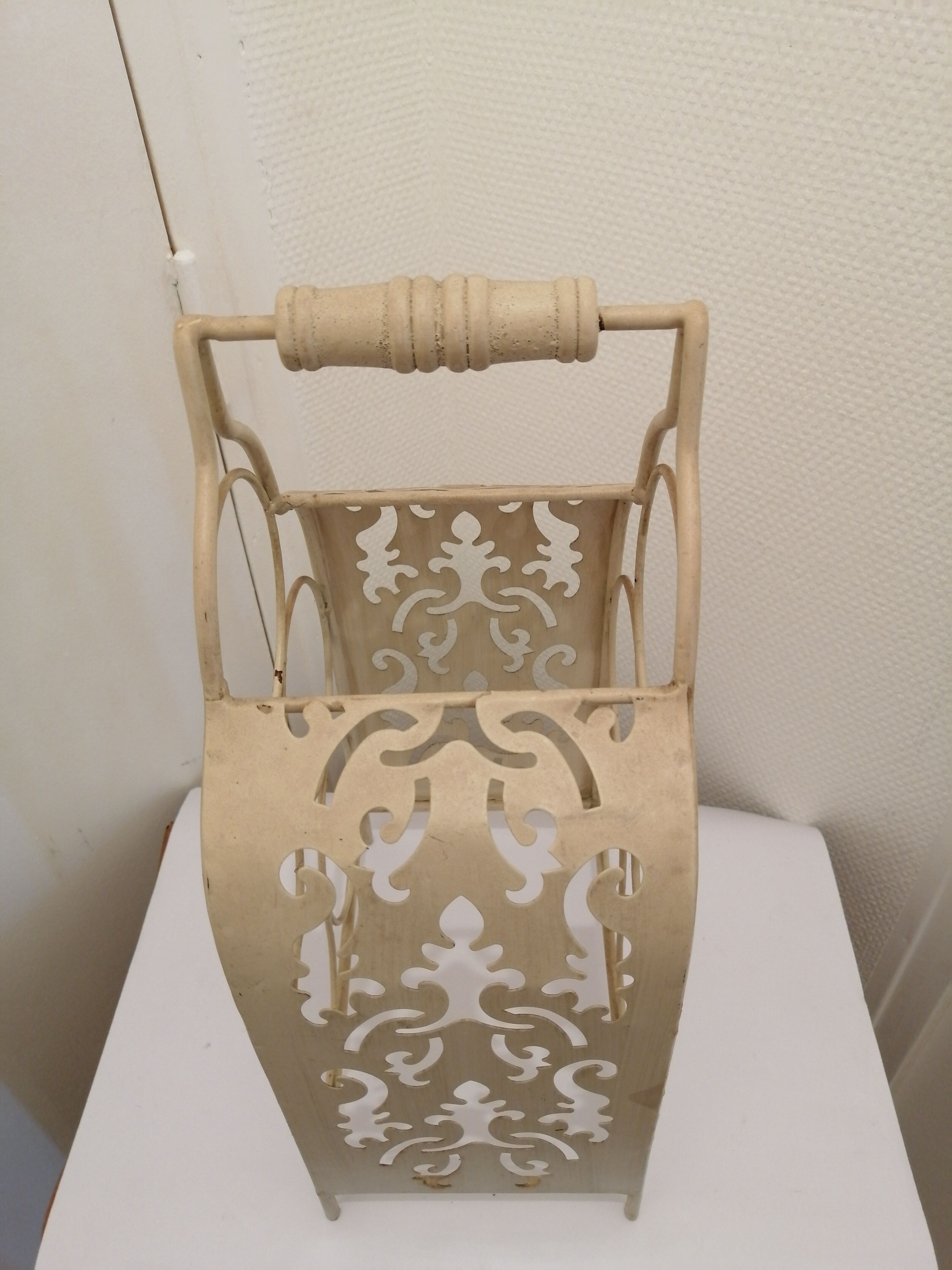 Vintage metal bottle basket
