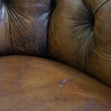 Fauteuil chesterfield sur roulettes en cuir de mouton