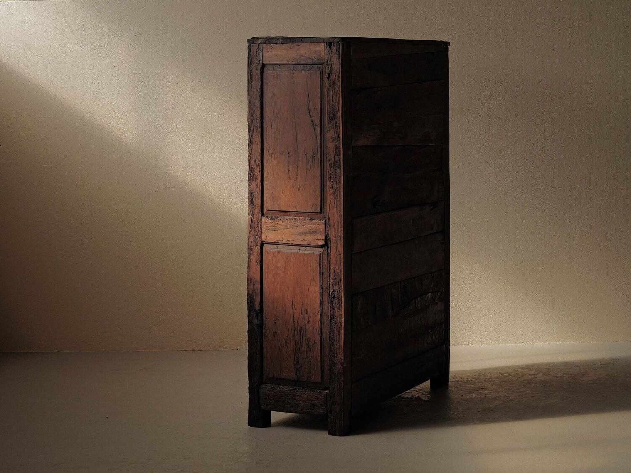 Meuble quatre portes en bois massif, XVIIIᵉ siècle