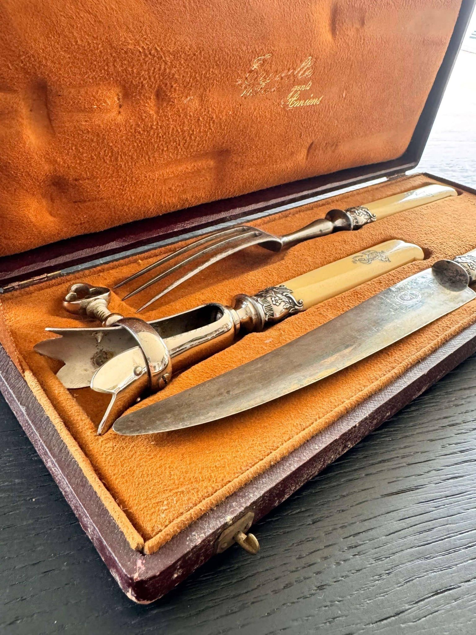 12 Robert Linzeler knives and leg of lamb set for Jules Piault Paris