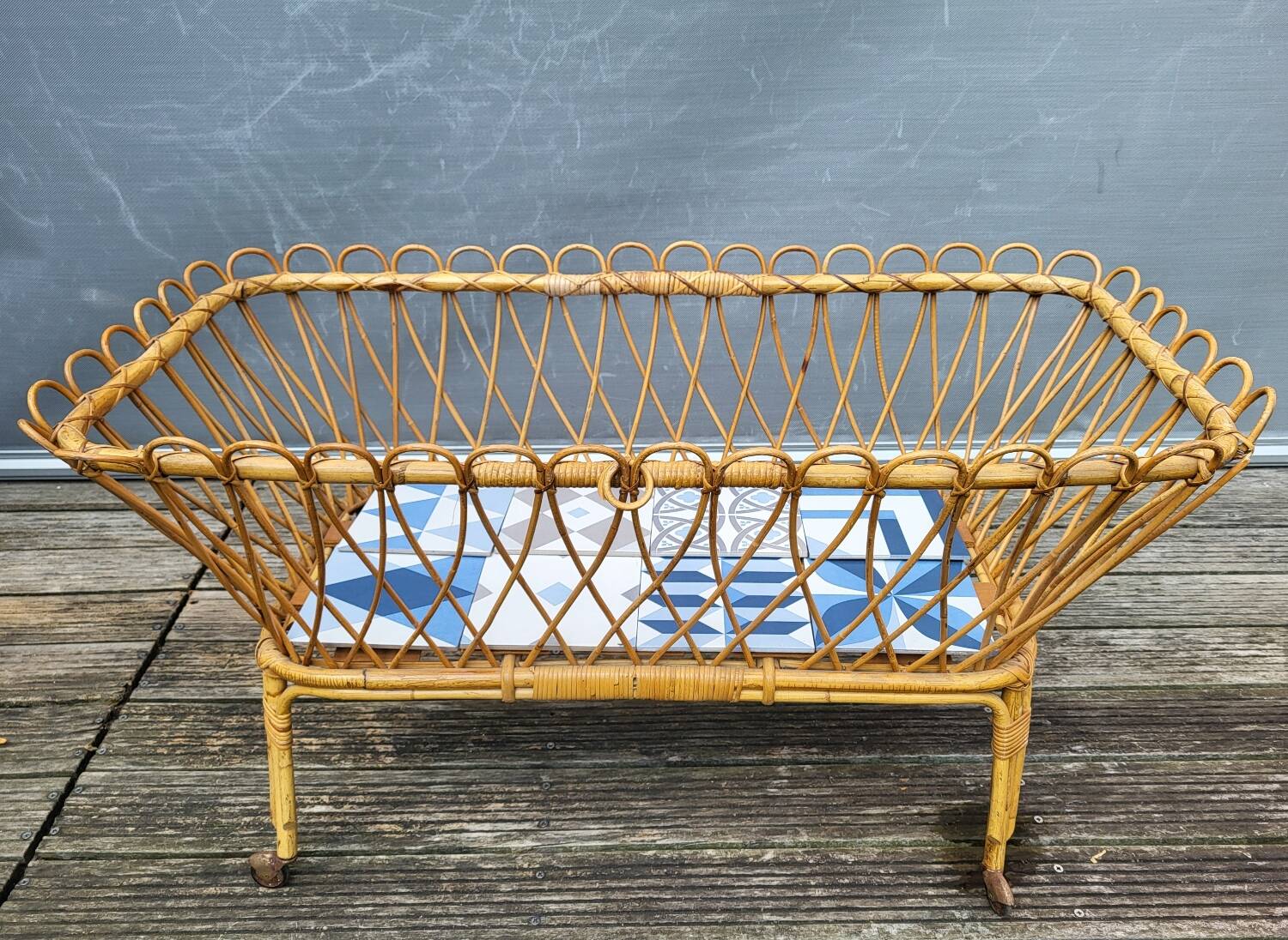 Nursery basket for green plants