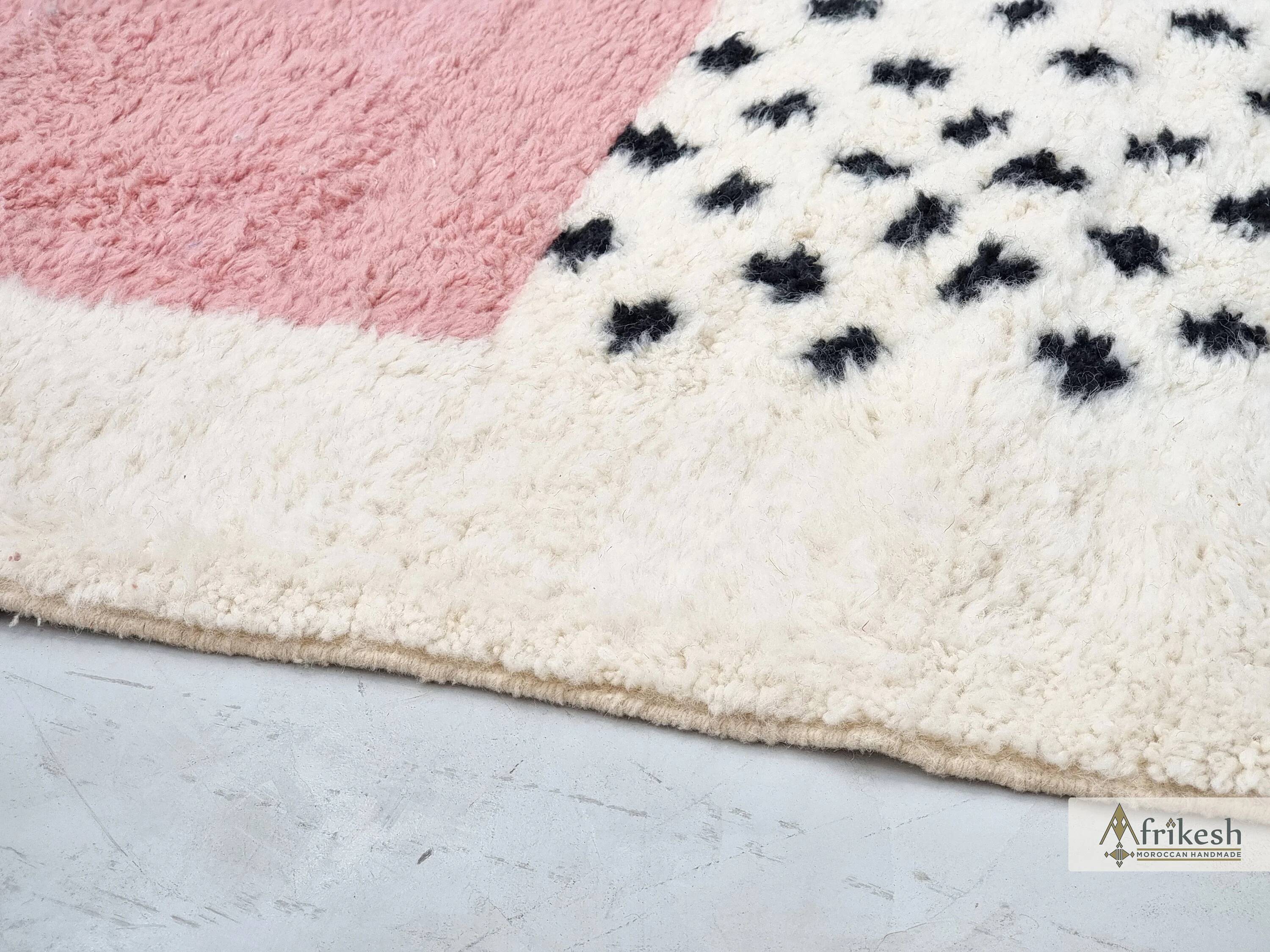 Moroccan rug in natural wool 3 x 2 m