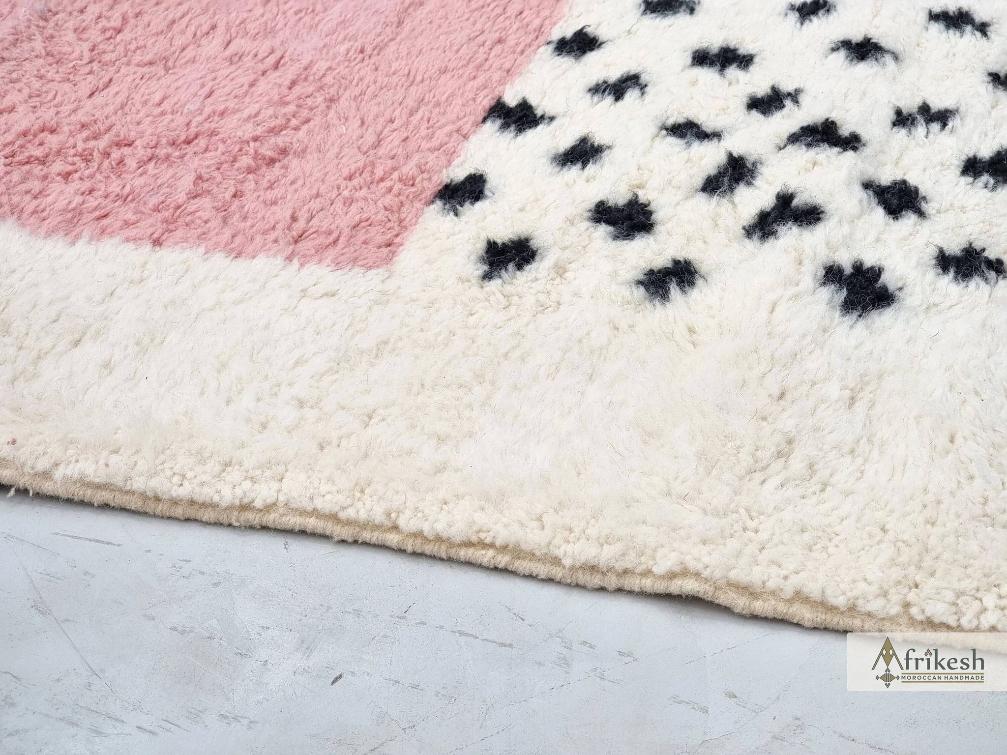 Moroccan rug in natural wool 3 x 2 m