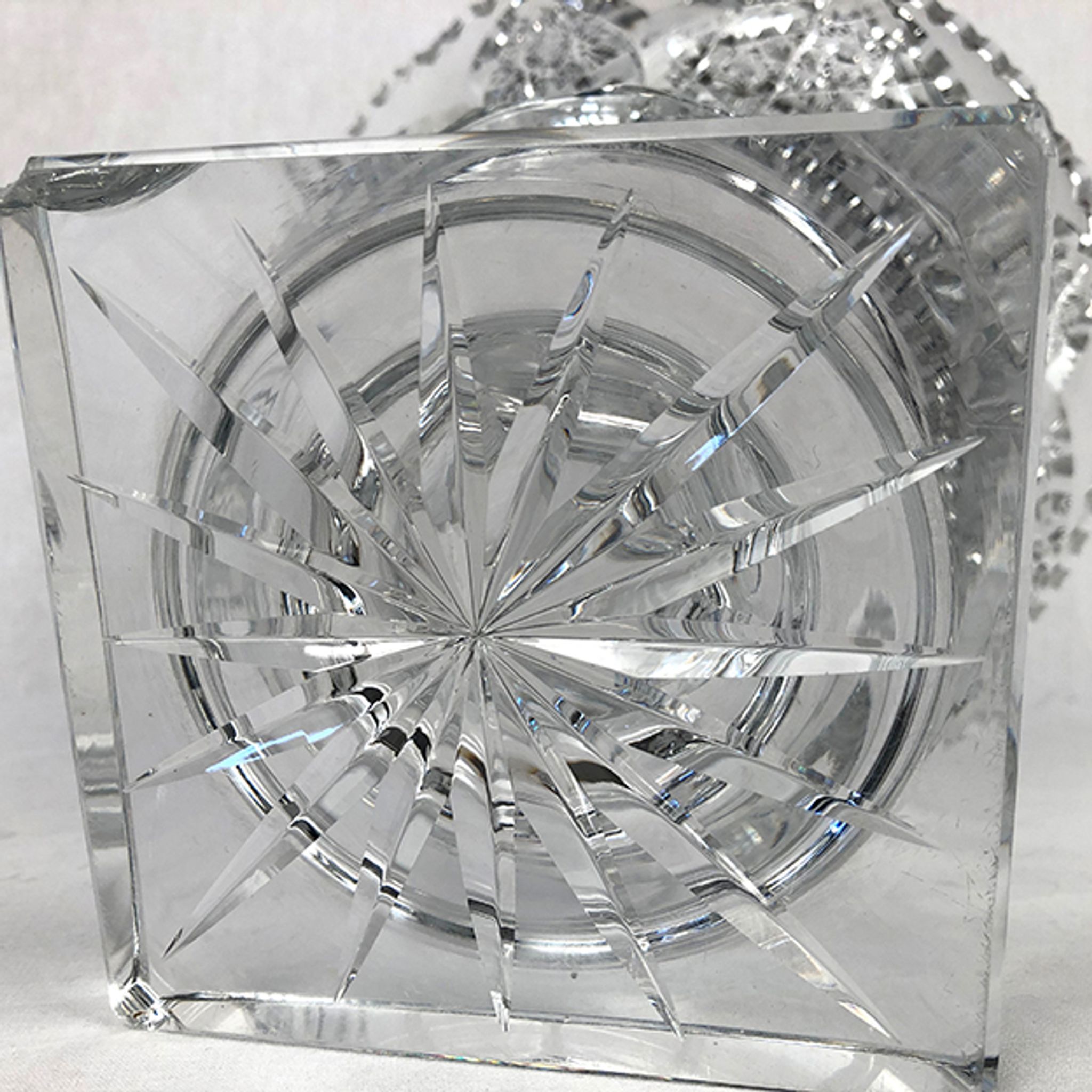 Coupe sur pied en cristal taillé