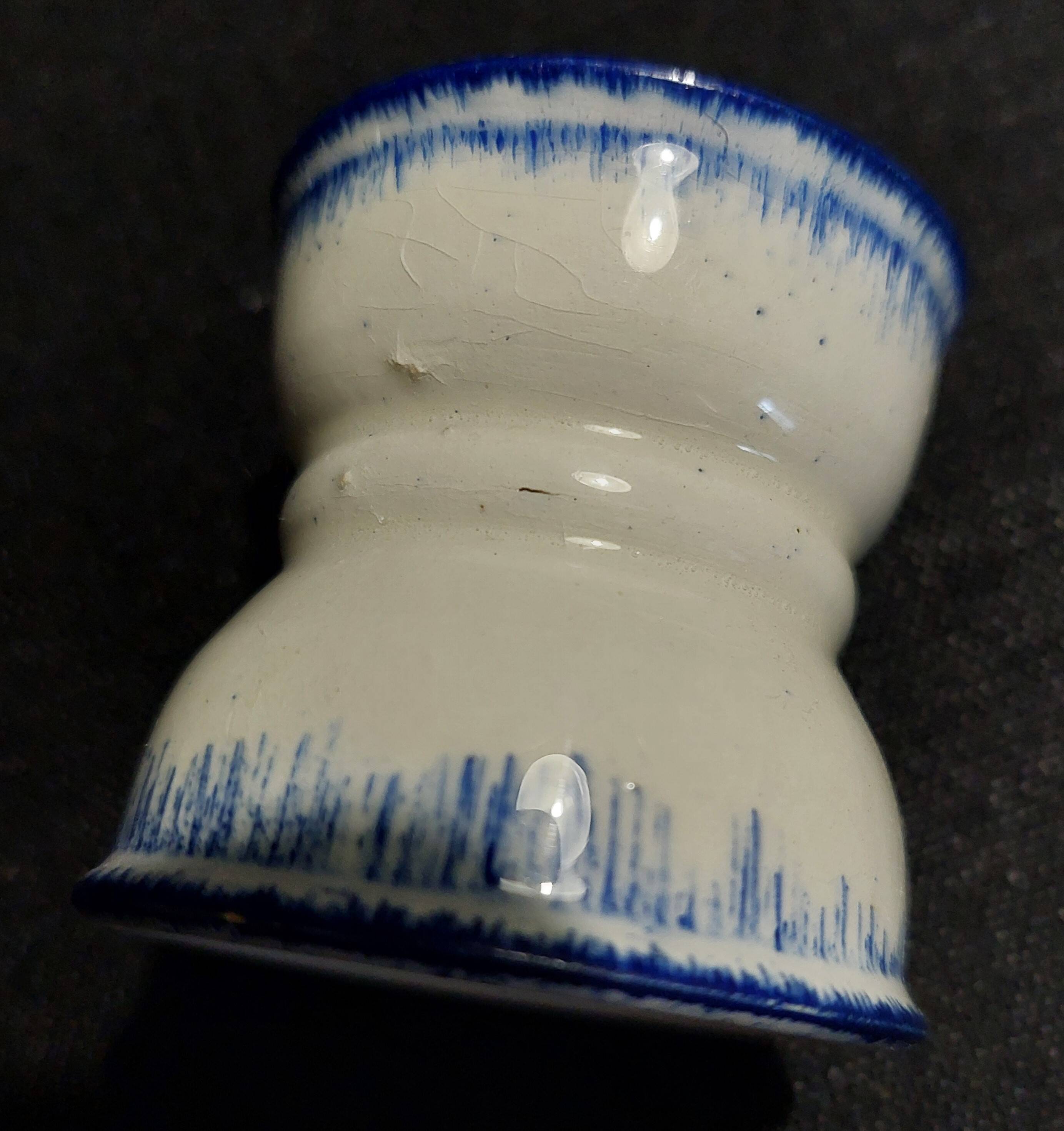 Coquetier diabolo faïence début XXème