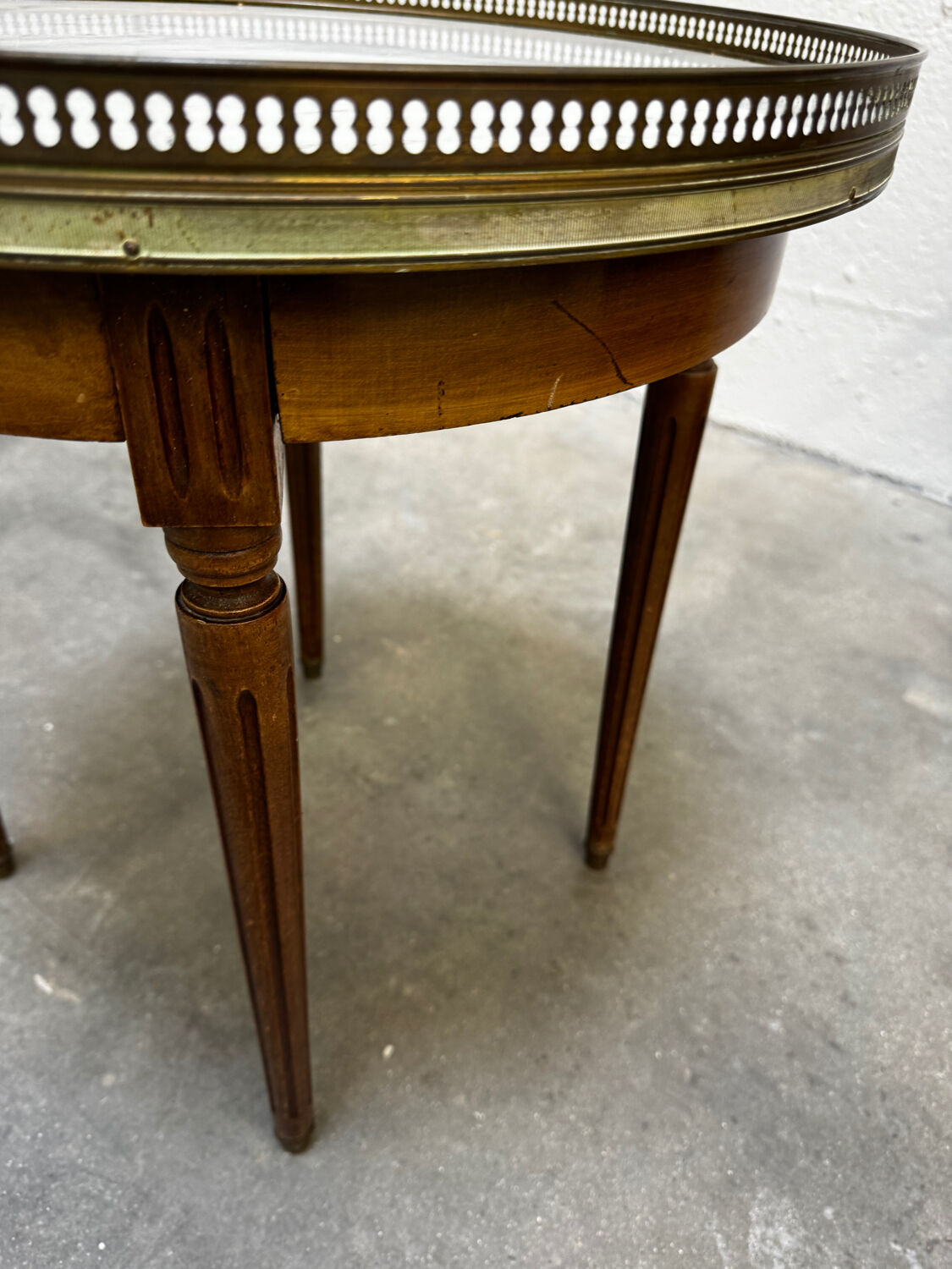 Table basse bouillotte de style Louis XVI