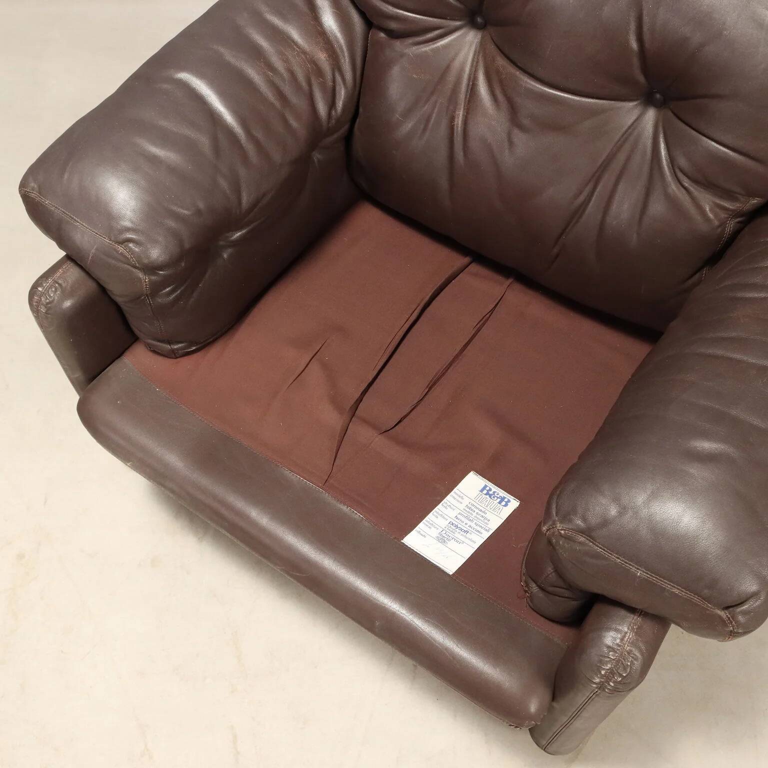 Pair of brown leather armchairs "Coronado"