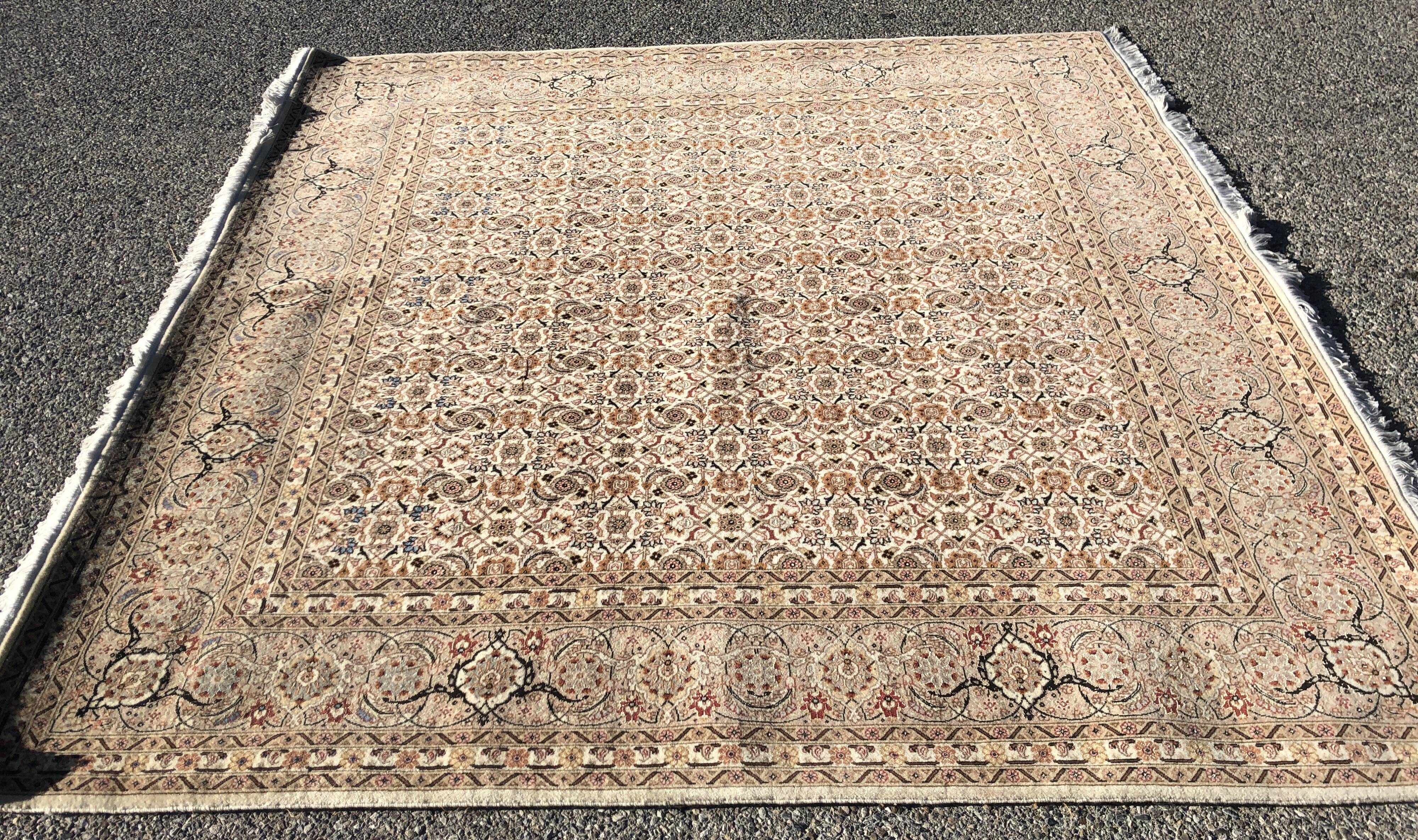 Iranian Tabriz oriental rug Wool and silk. Handmade: 2.00 X 2.00 meters