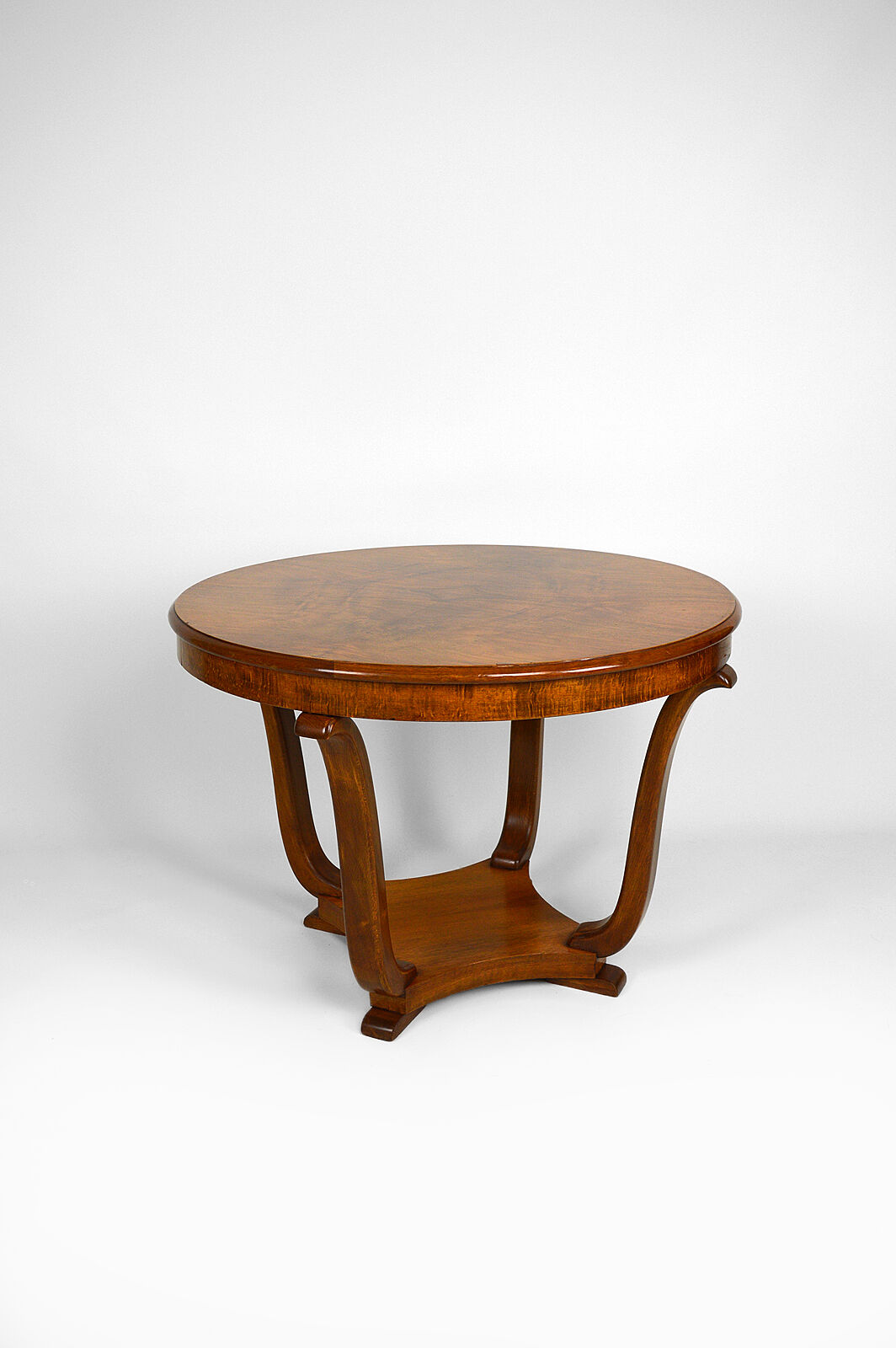 Round Art Deco pedestal table in walnut veneer circa 1930