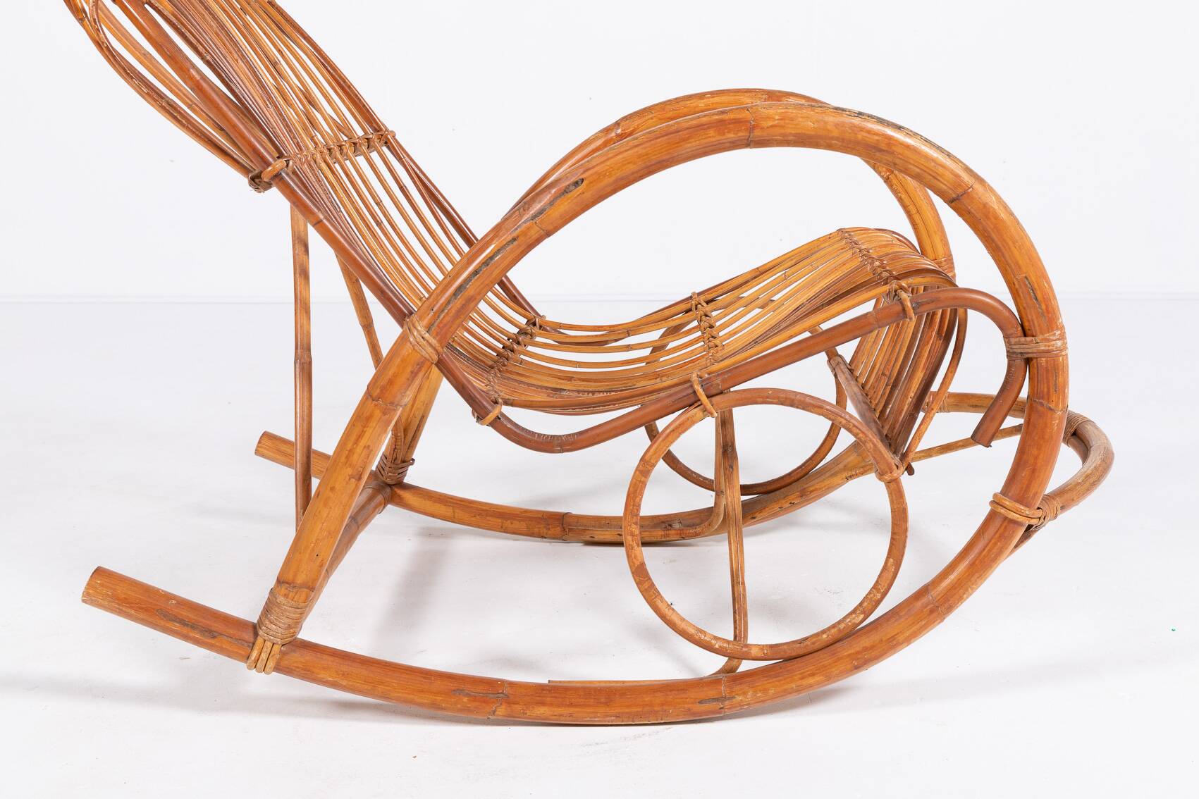 Fauteuil à bascule italien en rotin, 1960