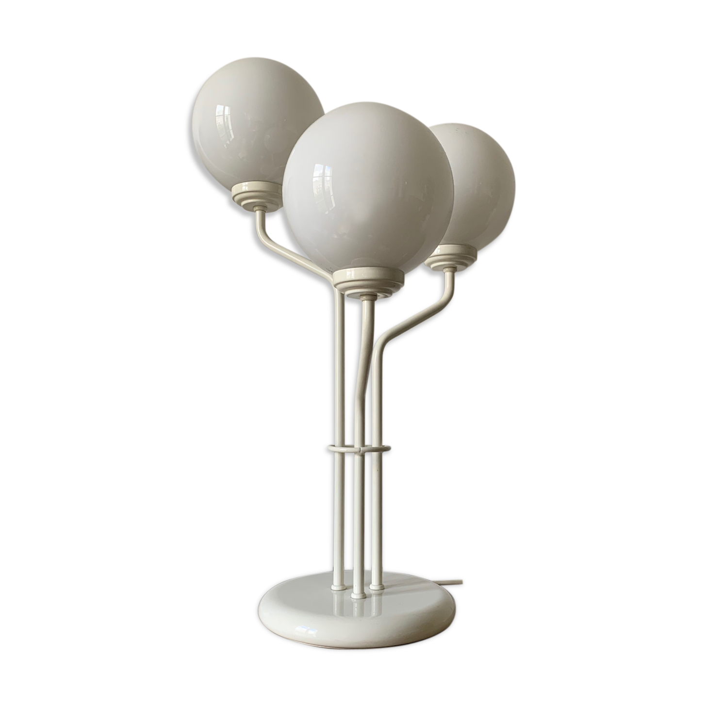 Urban three-headed desk lamp in white opaline