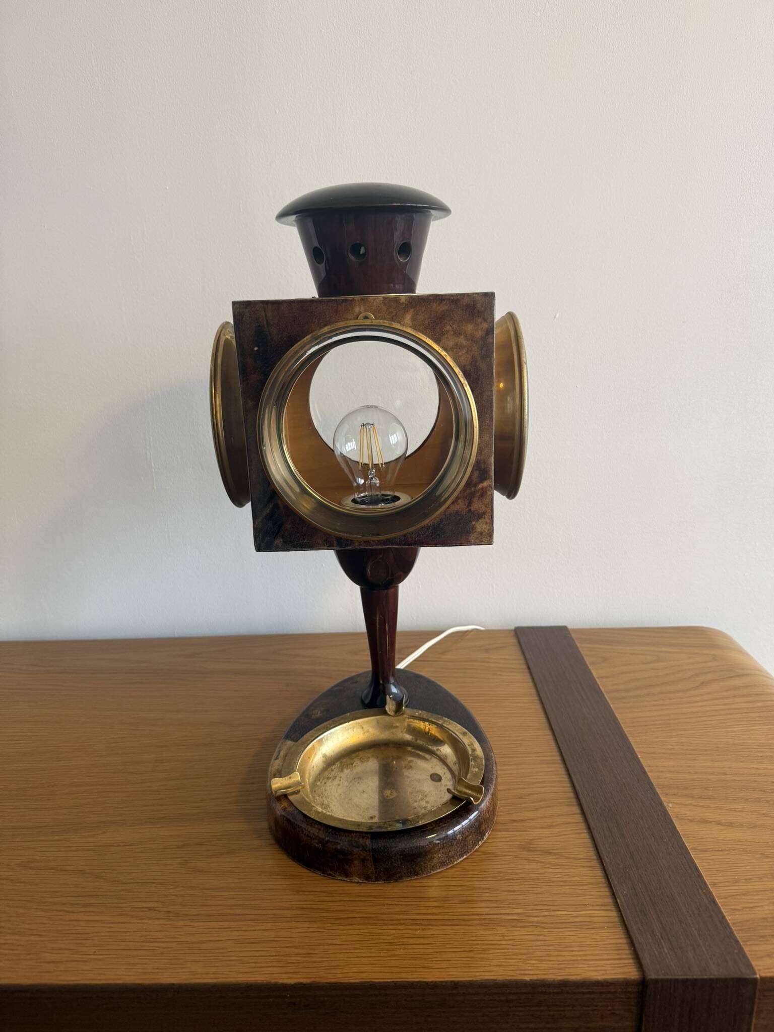 Lot de 2 lampes /lampadaires Aldo Tura en parchemin laiton et verre