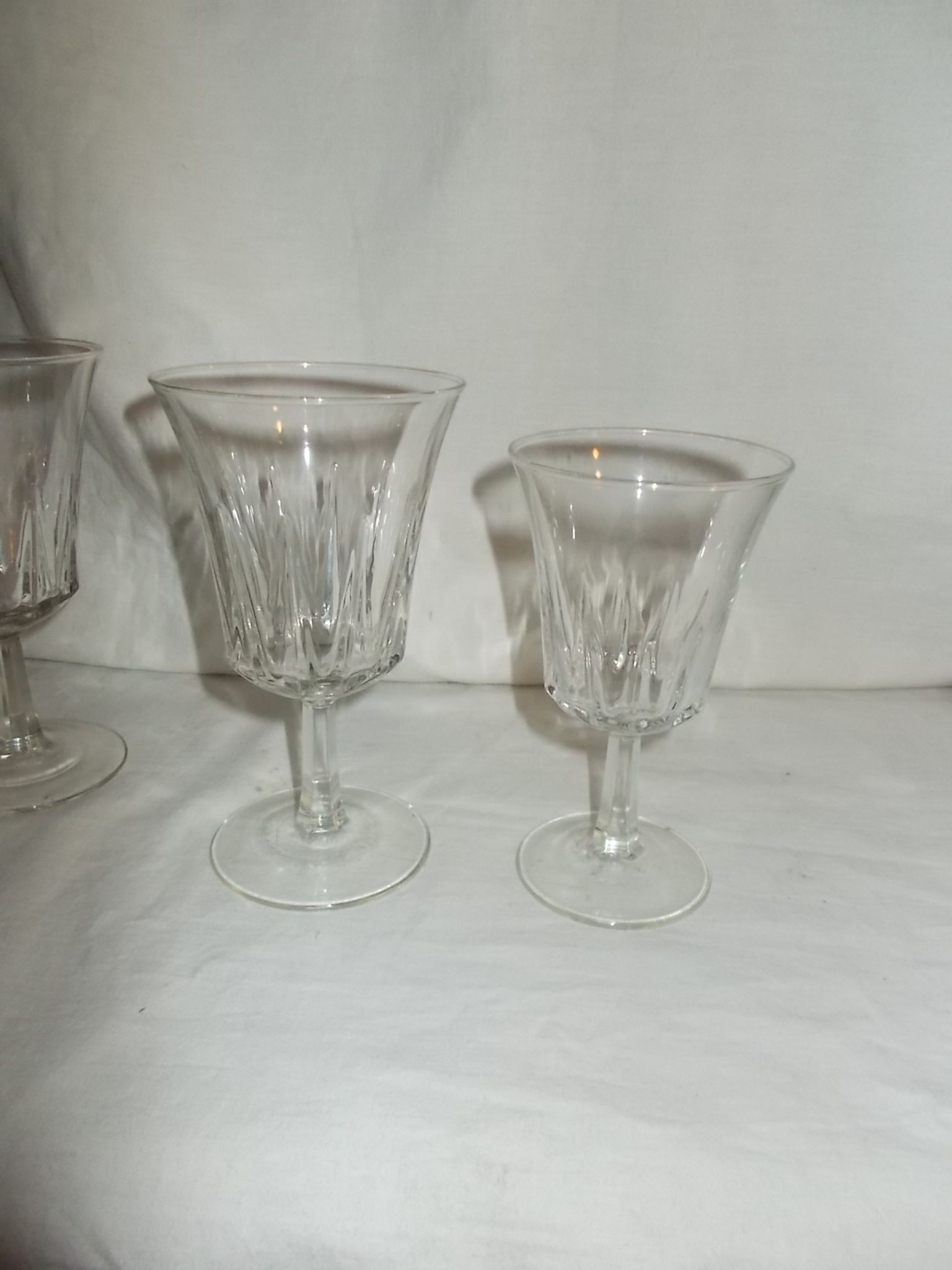 Lot 7 verres ancien sur pied