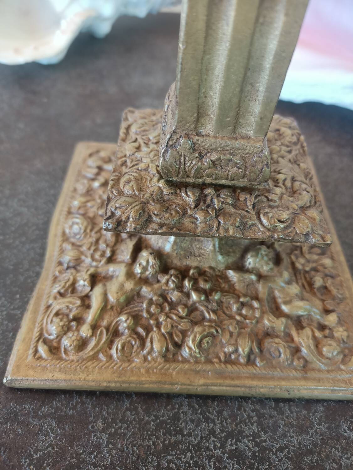 Financial-style candle holders in gilded bronze