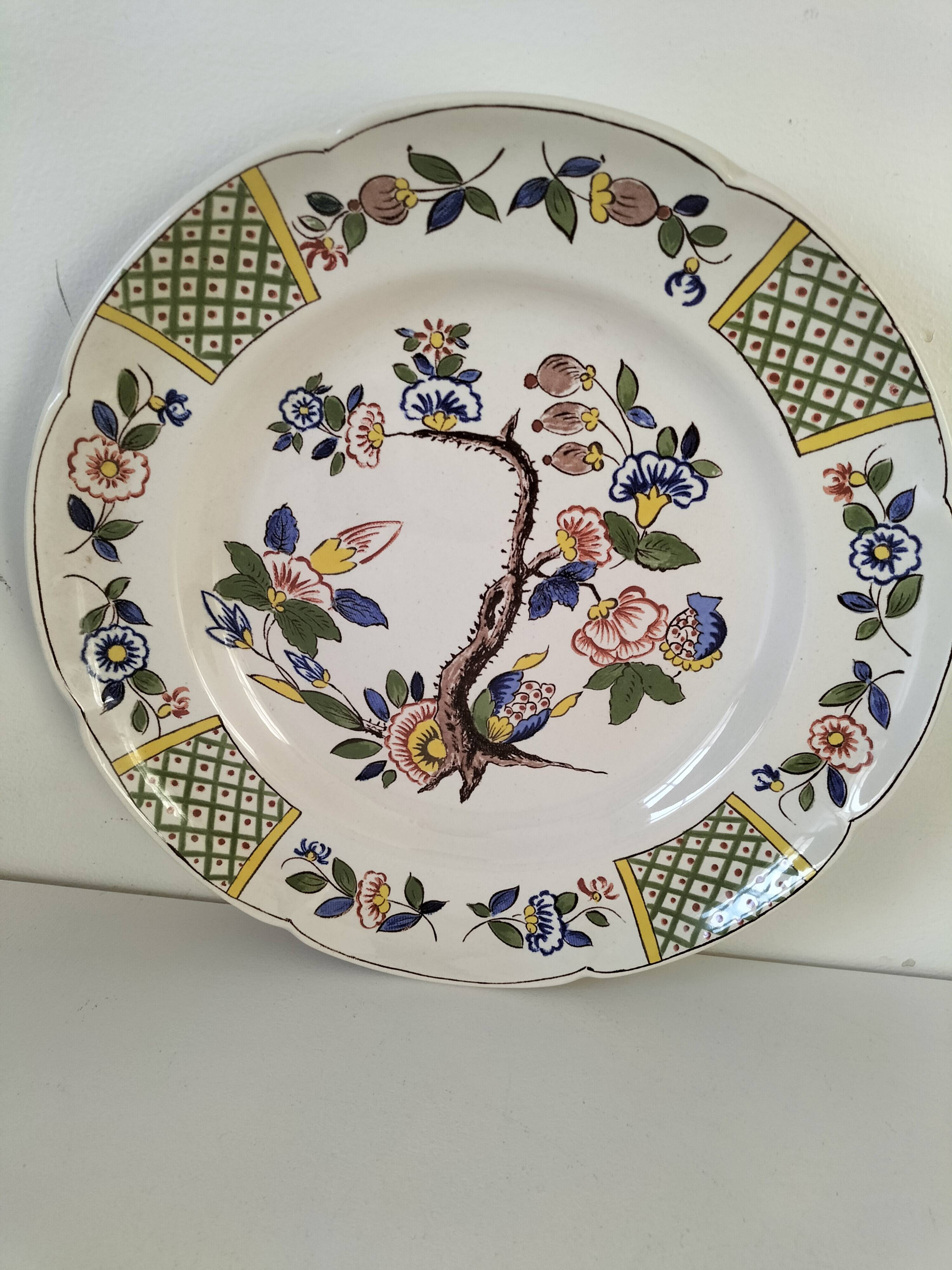 Saint-Clément plate with polychrome floral decoration