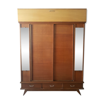 Armoire vintage aux portes coulissantes