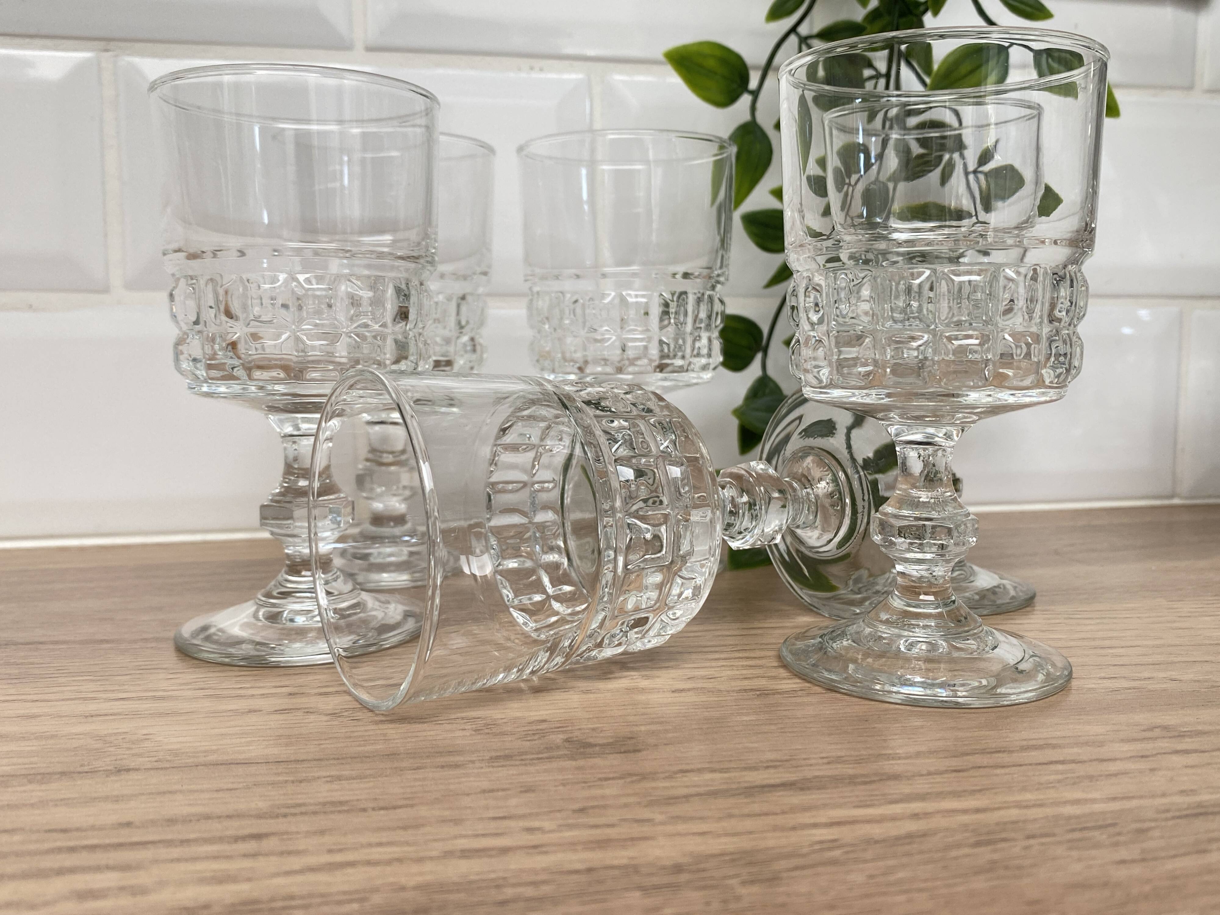 Set of 6 Luminarc Quadrille white wine glasses