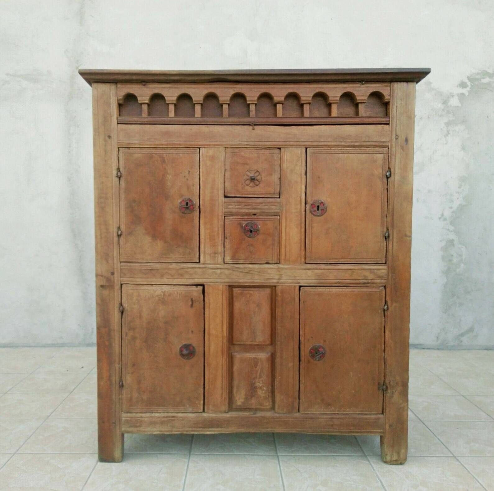 Buffet cabinet from the Louis XIV period in oak.