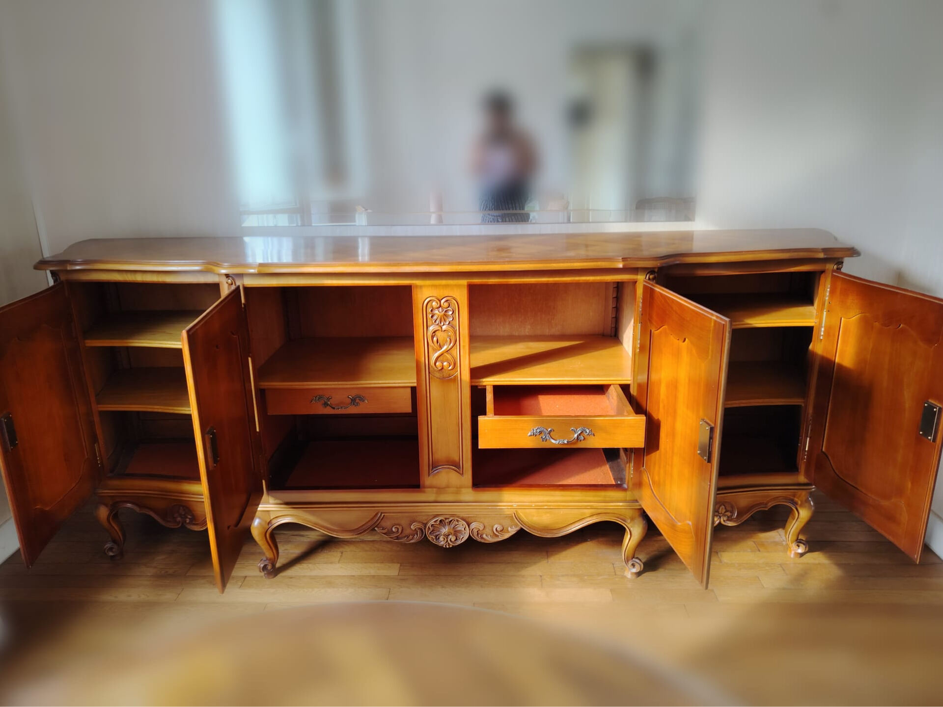Bahut style Louis XV