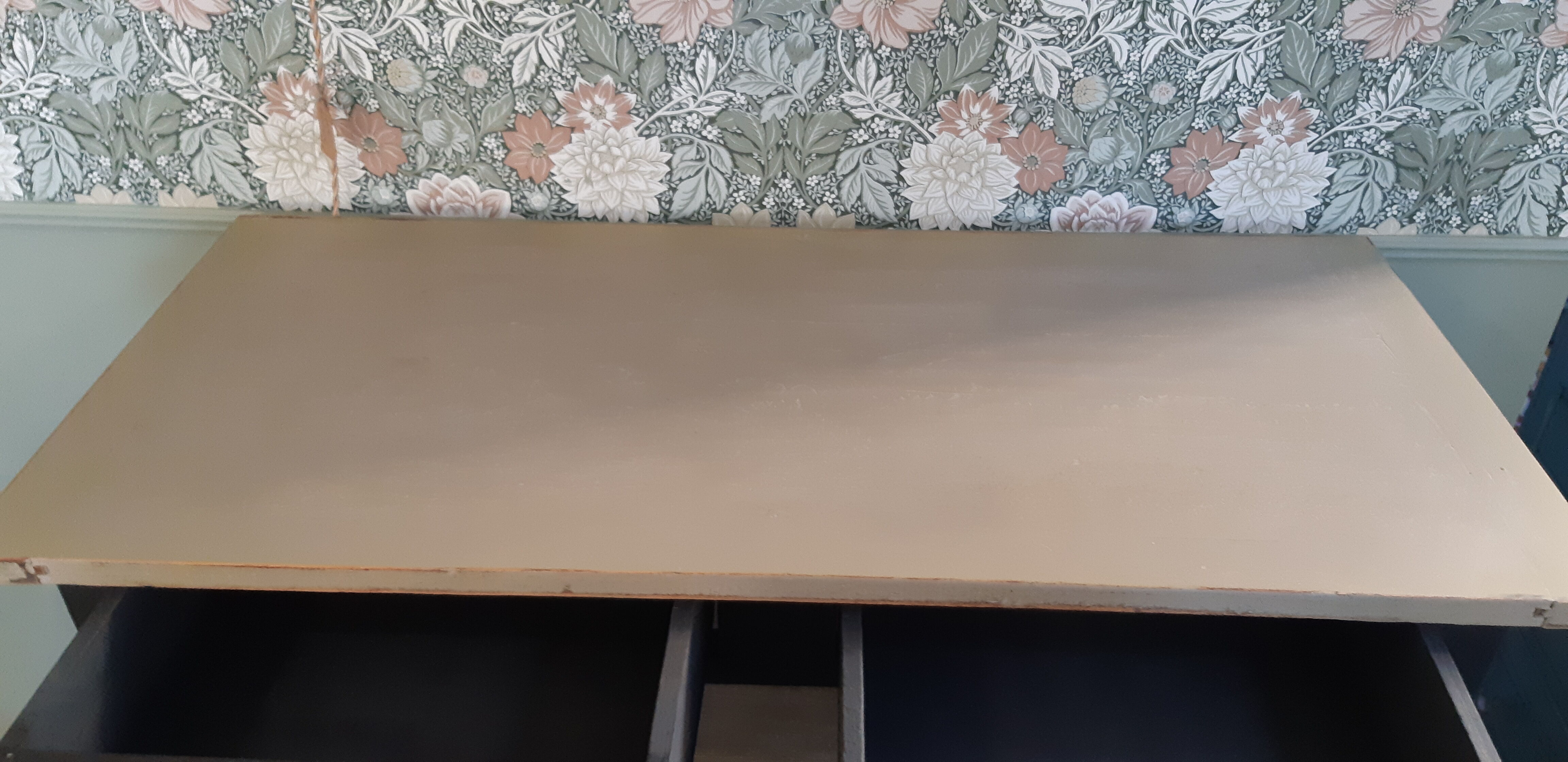 Buffet shelves open patinated black and linen