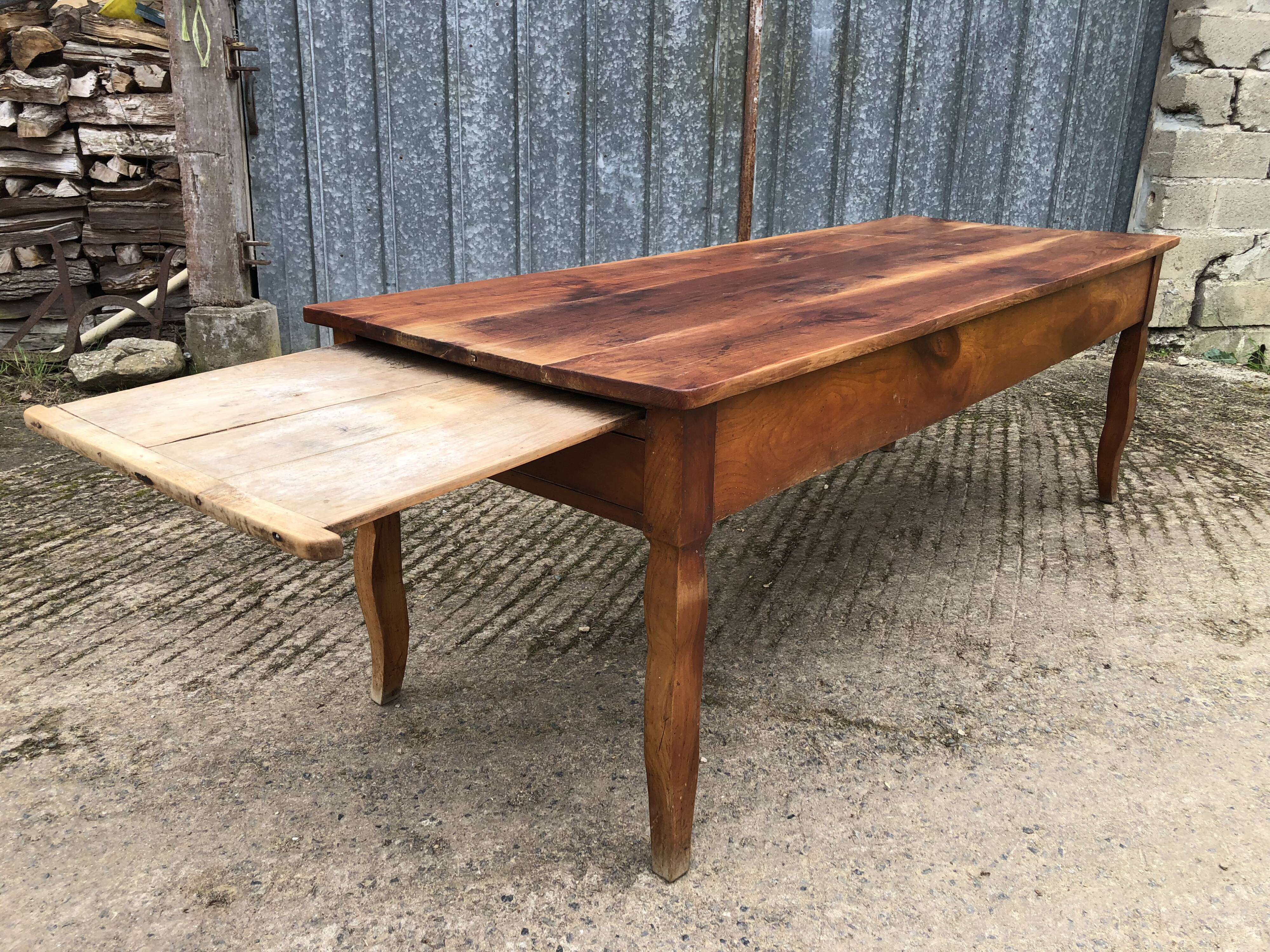 Table de ferme ancienne en cerisier massif avec 2 tiroirs et une tirette